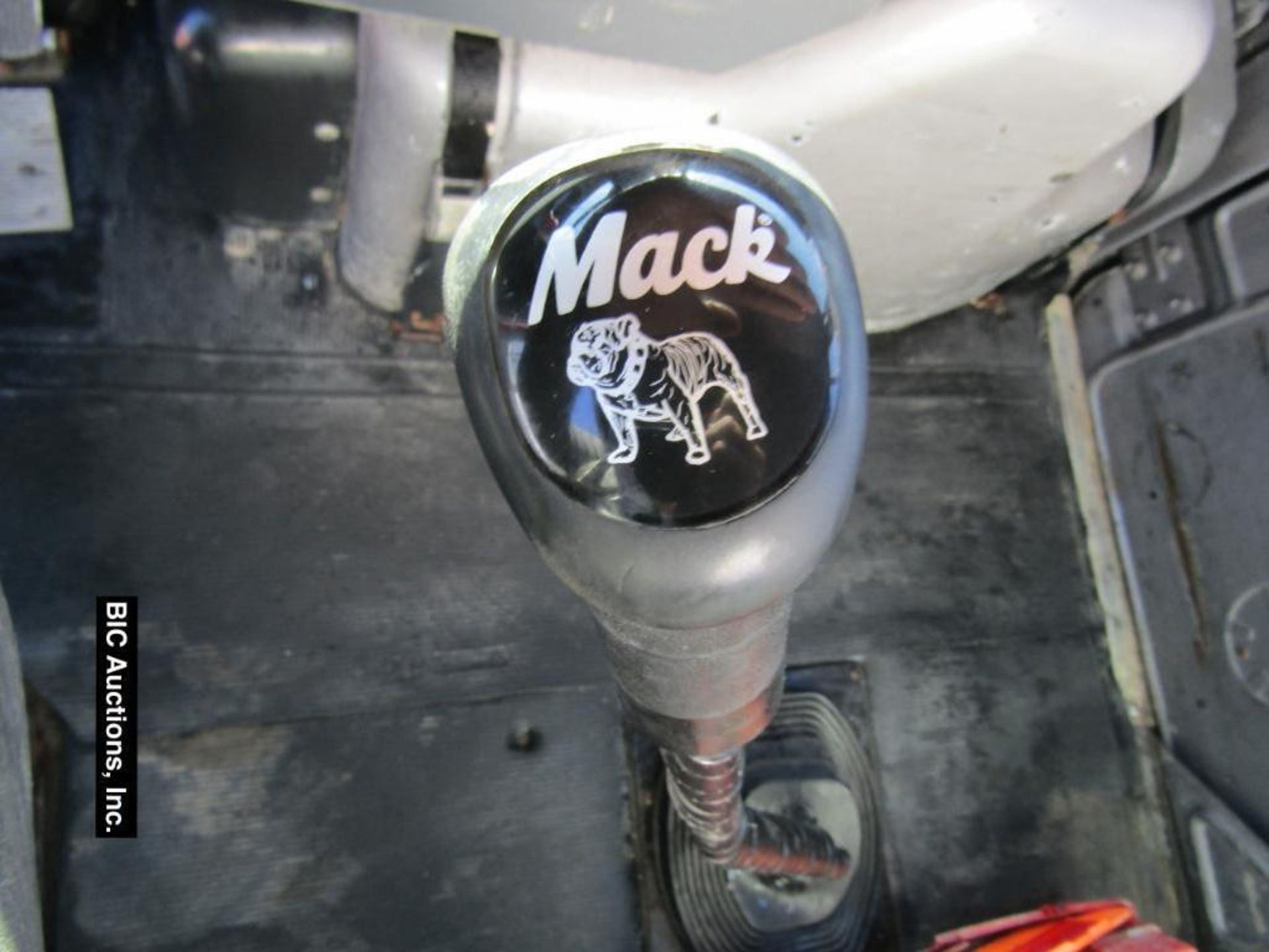 1999 Mack DM690S Dump Truck - Image 8 of 36