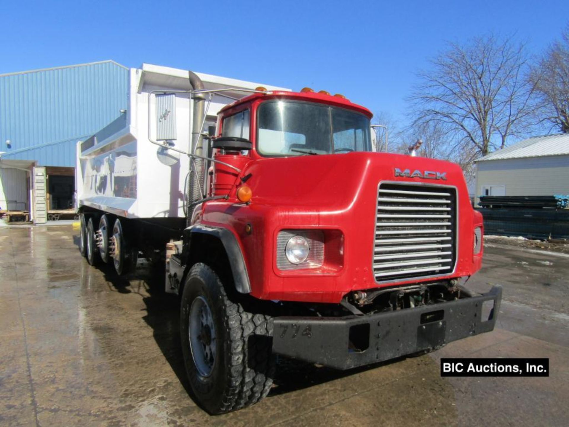 2000 Mack DM690S Dump Truck - Image 3 of 40