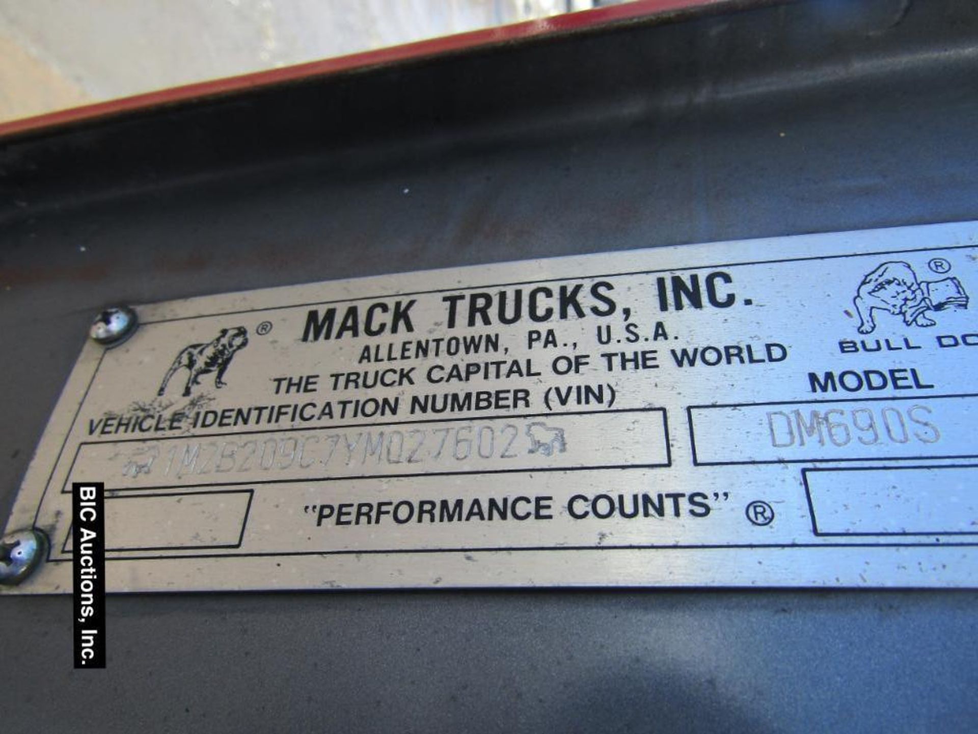 2000 Mack DM690S Dump Truck - Image 6 of 40