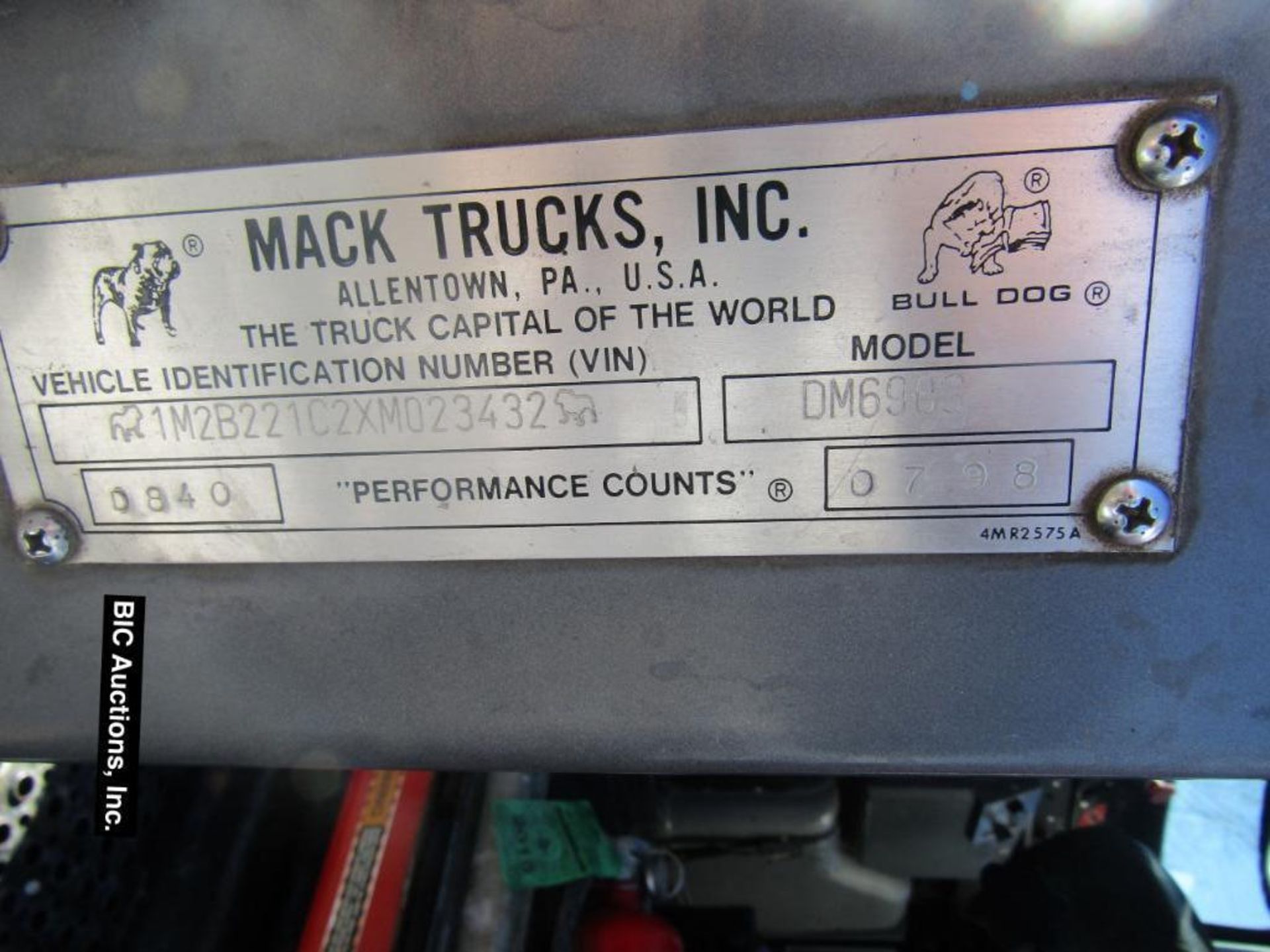 1999 Mack DM690S Dump Truck - Image 6 of 36