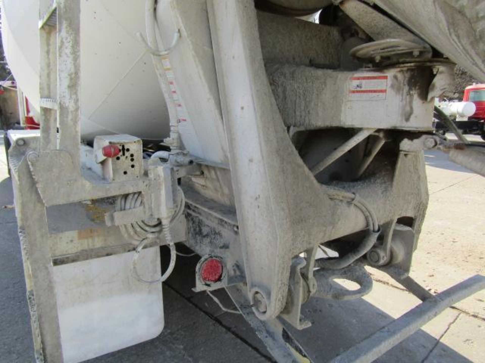 1999 Mack RD690S Concrete Mixer Truck - Image 33 of 39