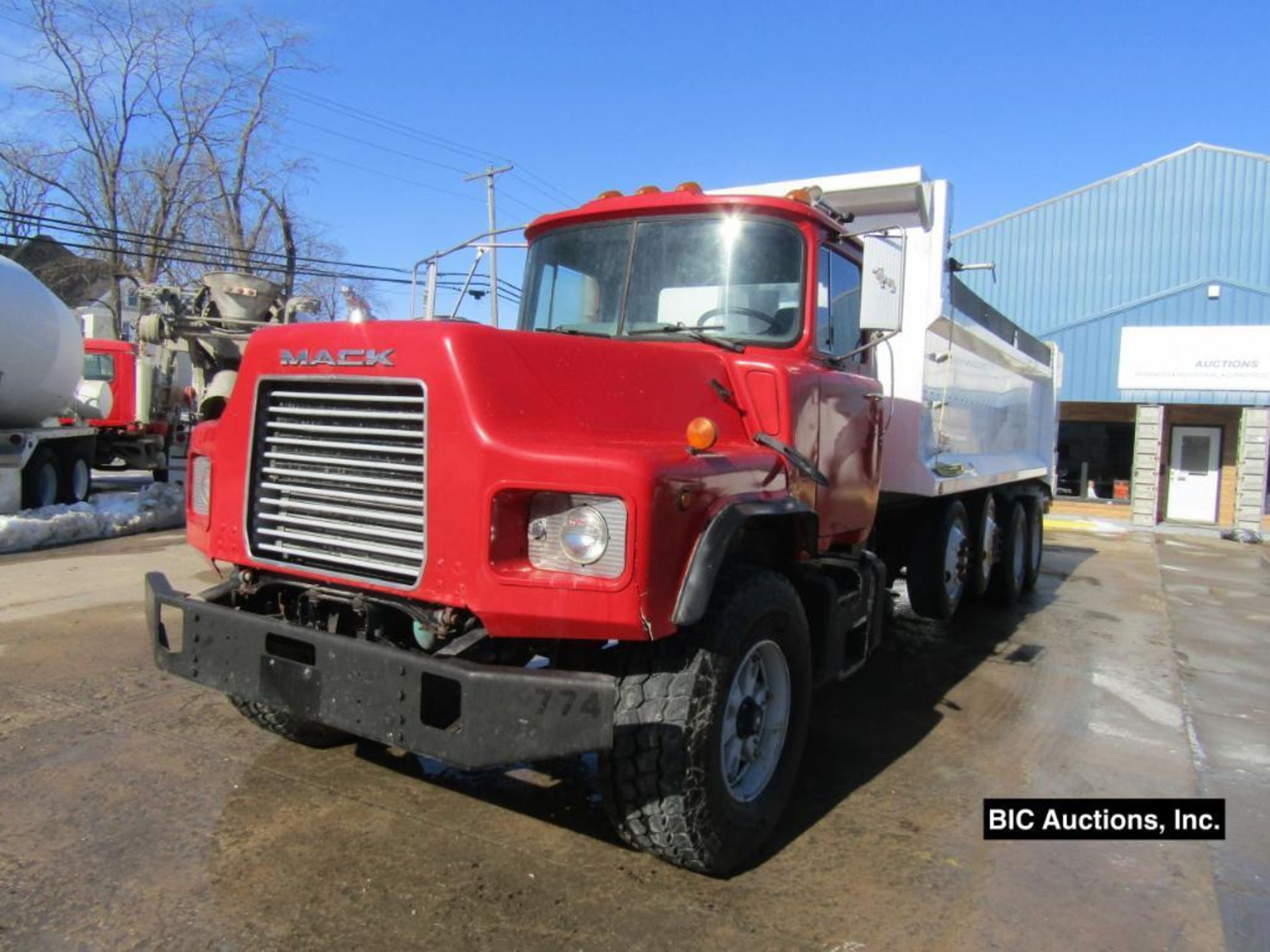 2000 Mack DM690S Dump Truck