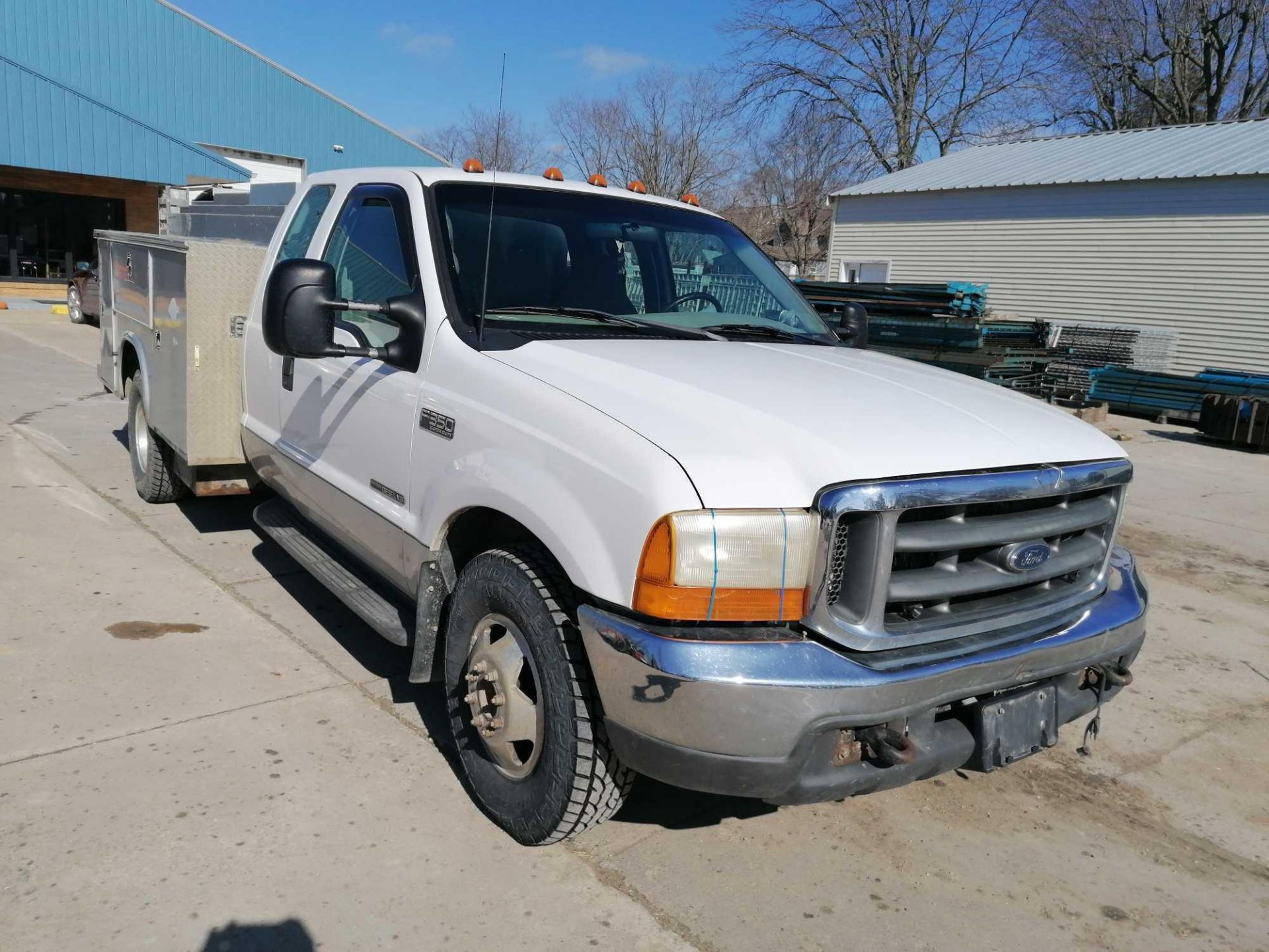 2000 Ford F350 Super Duty Crew Cab Utility Truck - Image 2 of 22