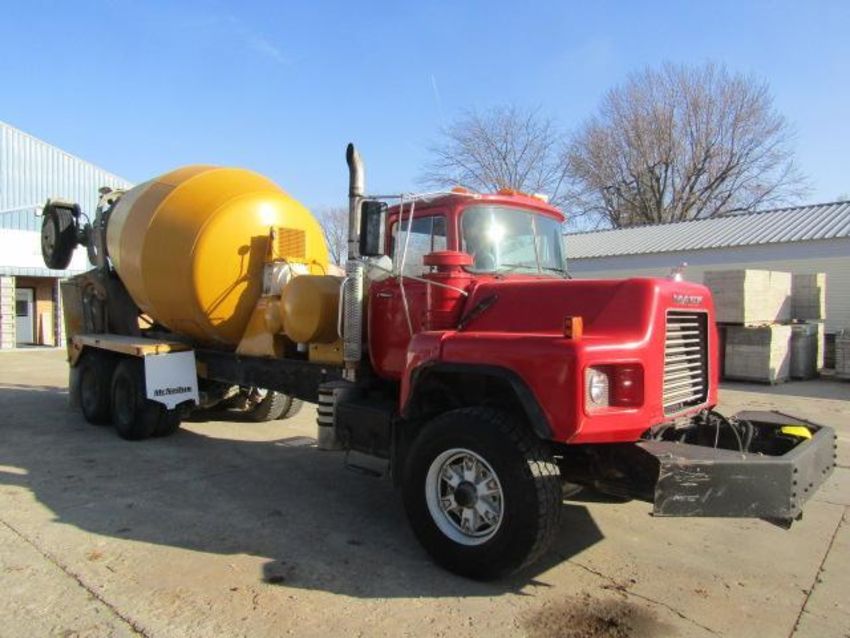 2003 Mack DM690S Concrete Mixer Truck