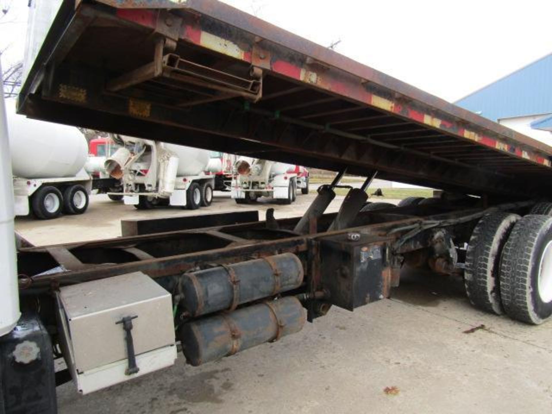 1998 Freightliner FL80 Rollback Flatbed Truck - Image 34 of 38