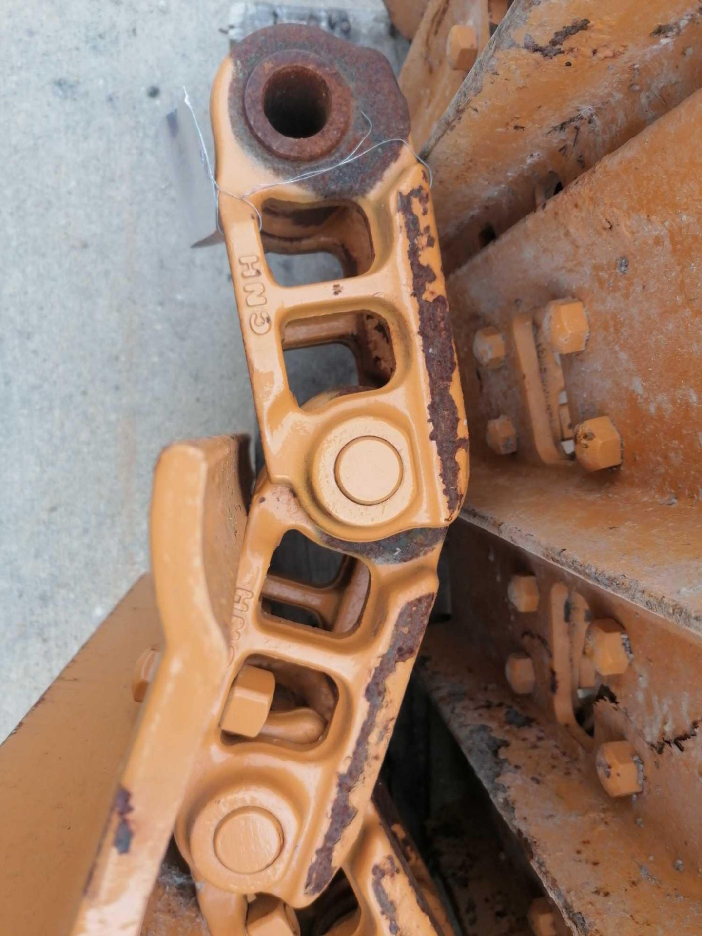 (1) 20" Grouser/Chain Assy. - Open Grouser, Master link is removed from this chain - Image 4 of 5