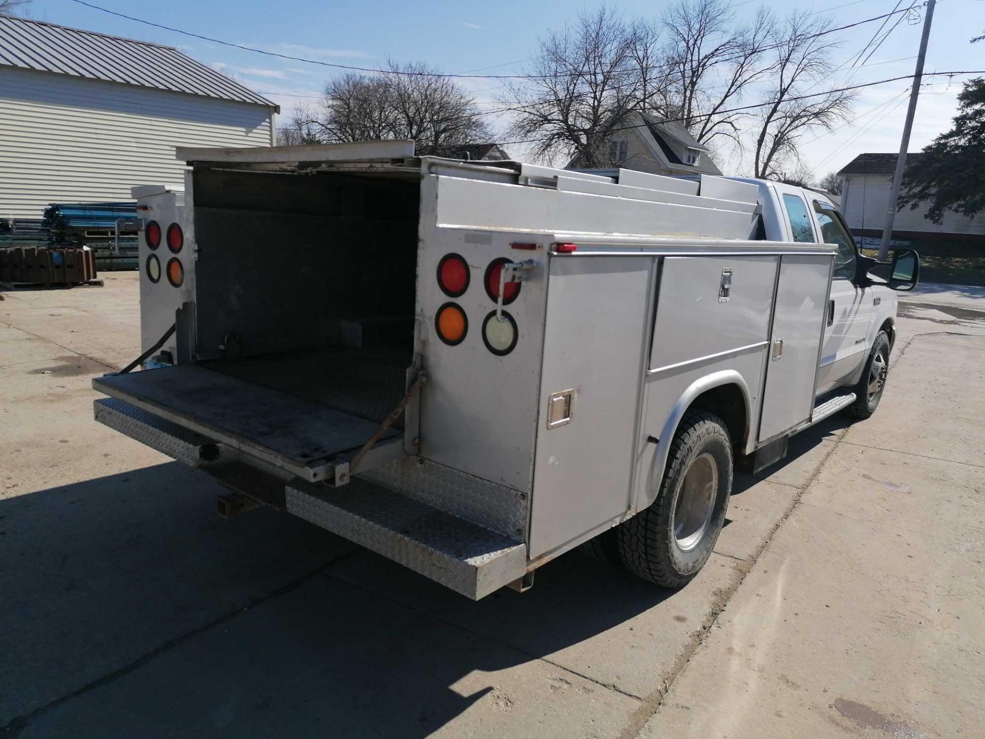 2000 Ford F350 Super Duty Crew Cab Utility Truck - Image 4 of 22