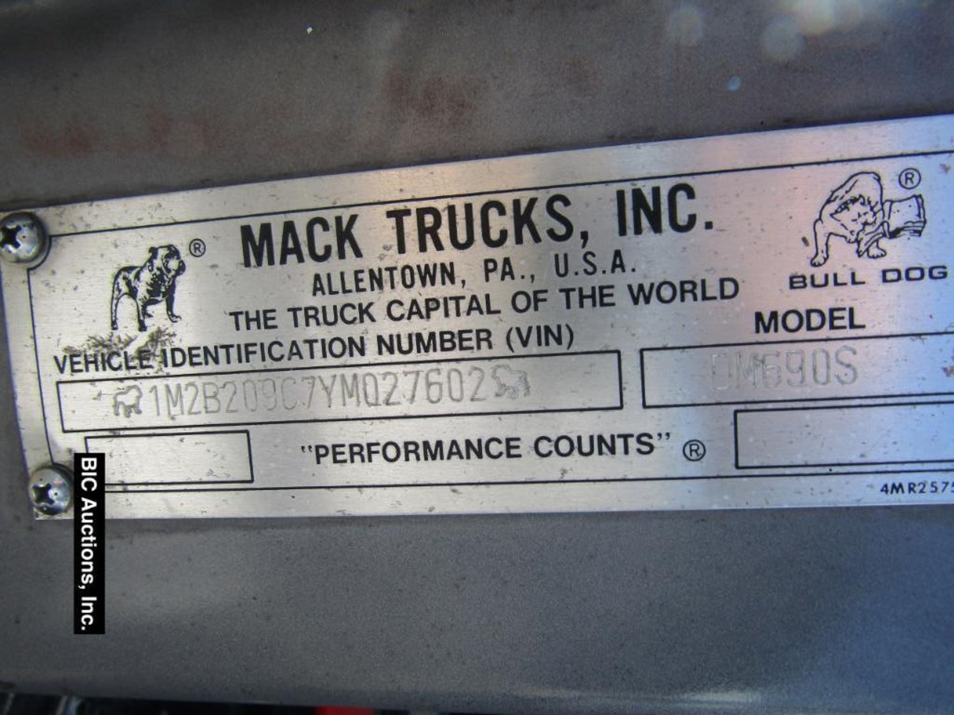 2000 Mack DM690S Dump Truck - Image 5 of 40