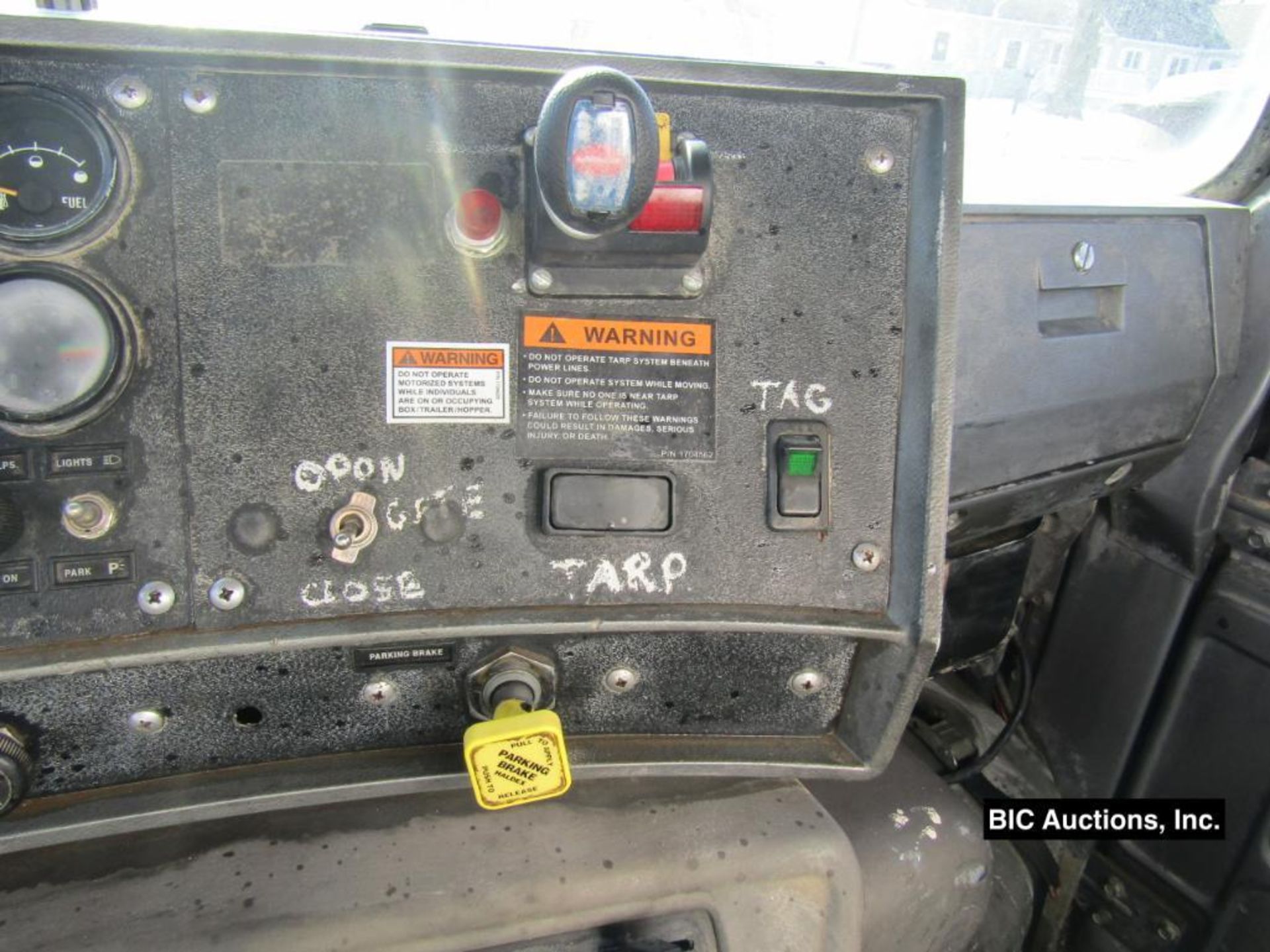 2000 Mack DM690S Dump Truck - Image 12 of 40