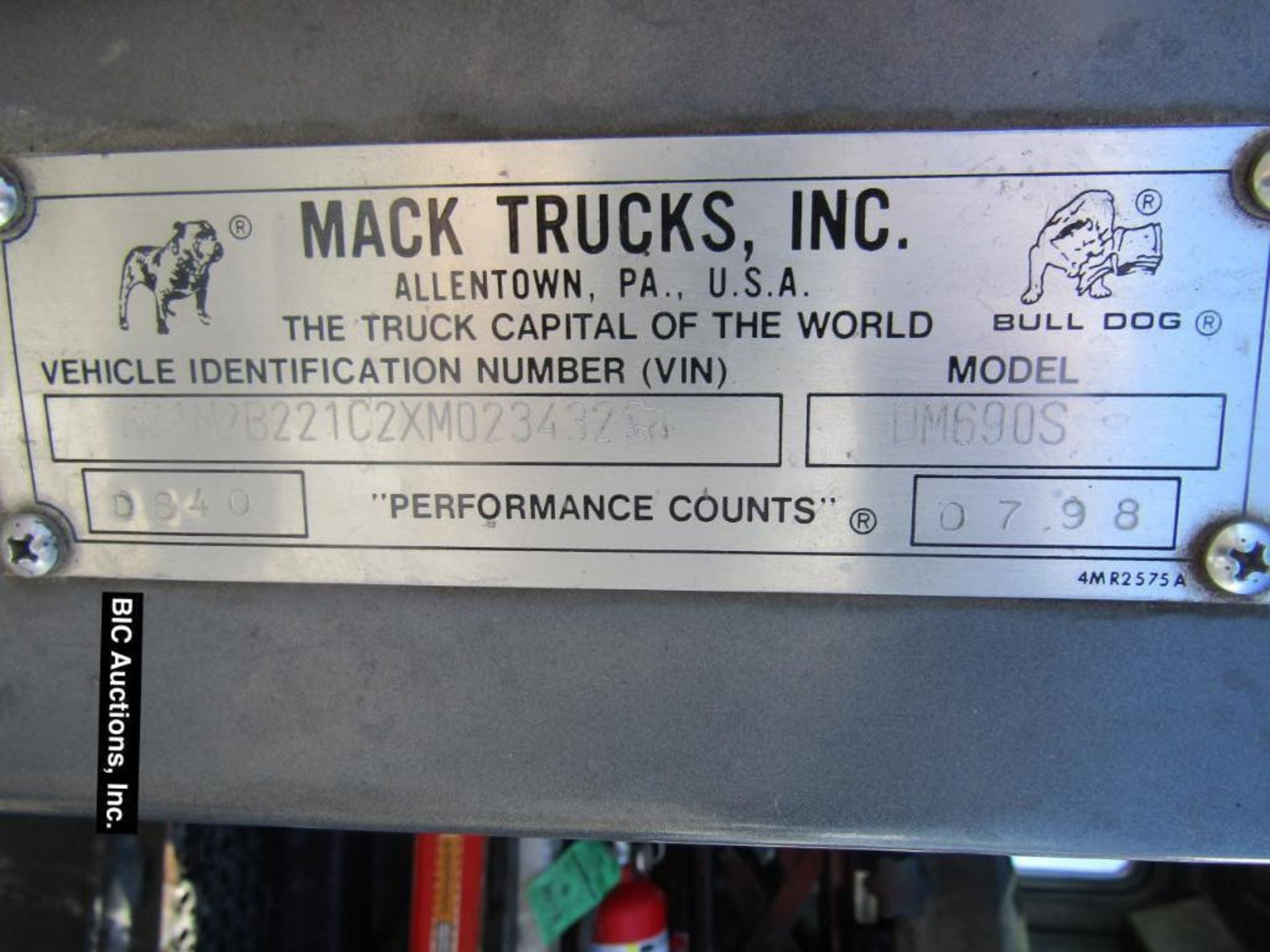 1999 Mack DM690S Dump Truck - Image 5 of 36