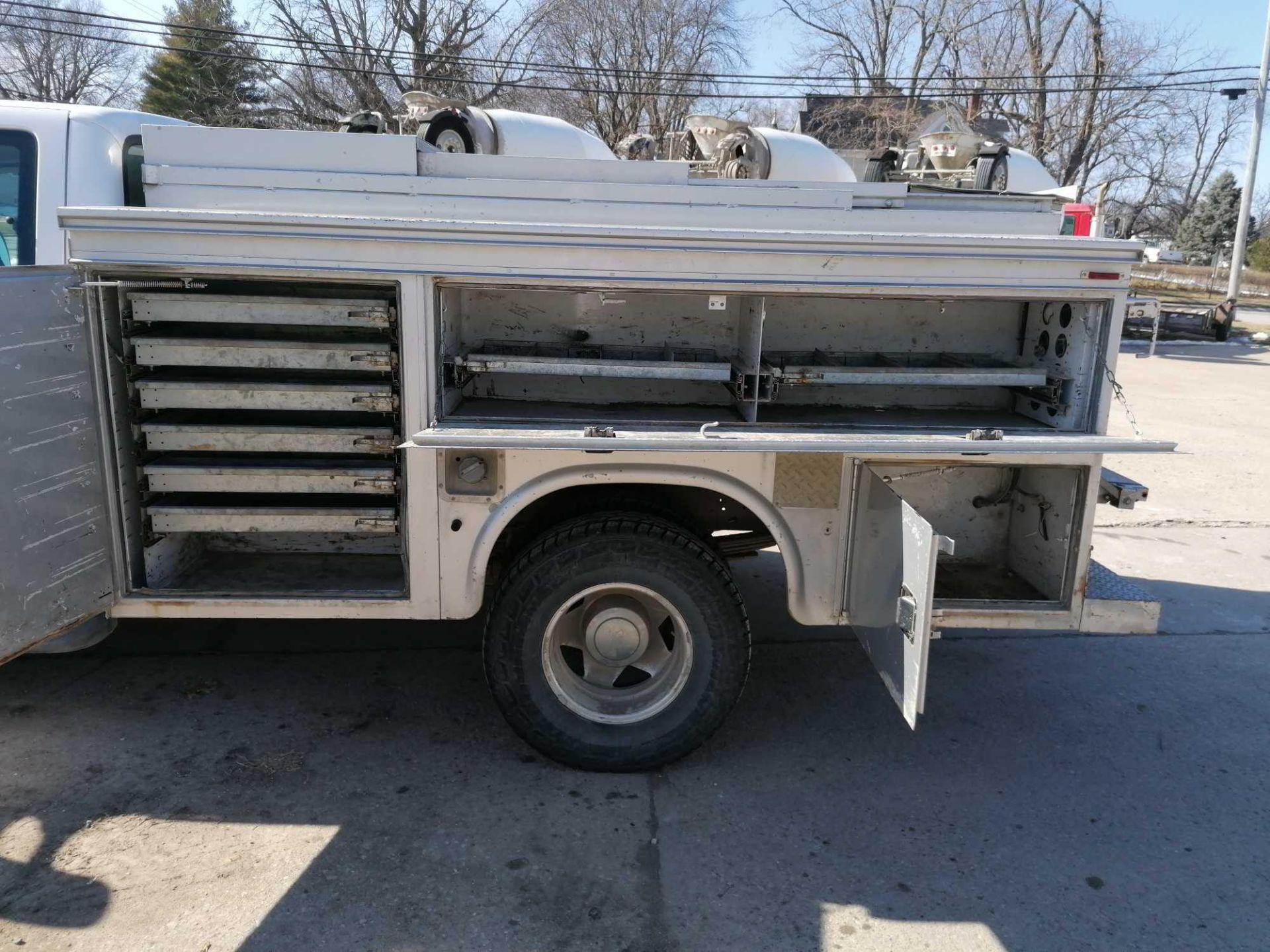 2000 Ford F350 Super Duty Crew Cab Utility Truck - Image 10 of 22