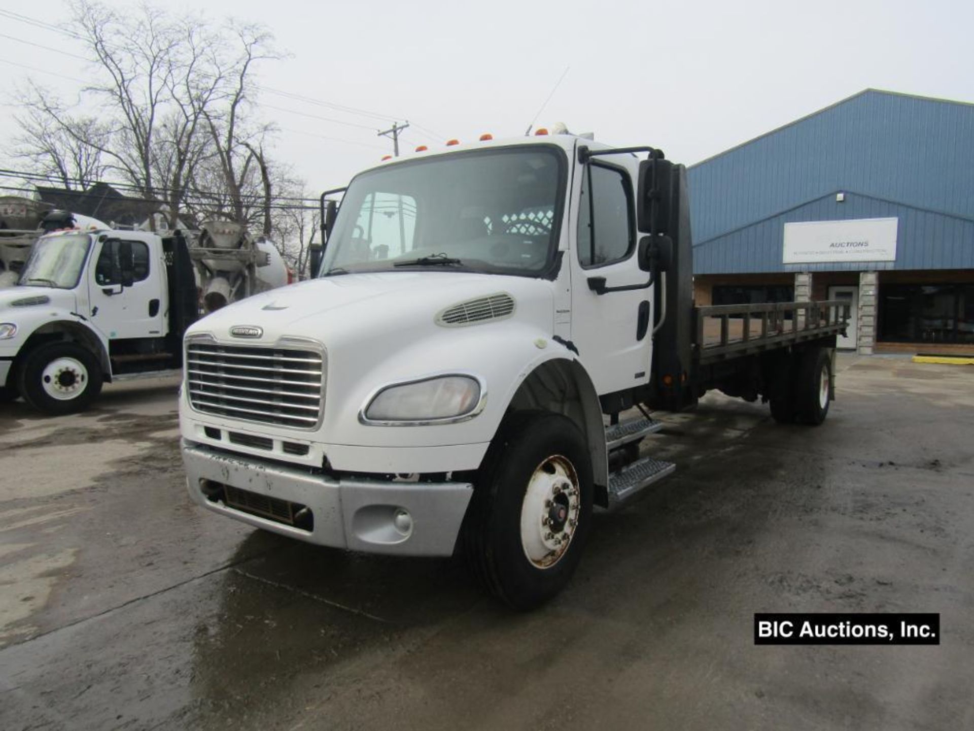 2009 Freightliner M2 Flatbed Truck