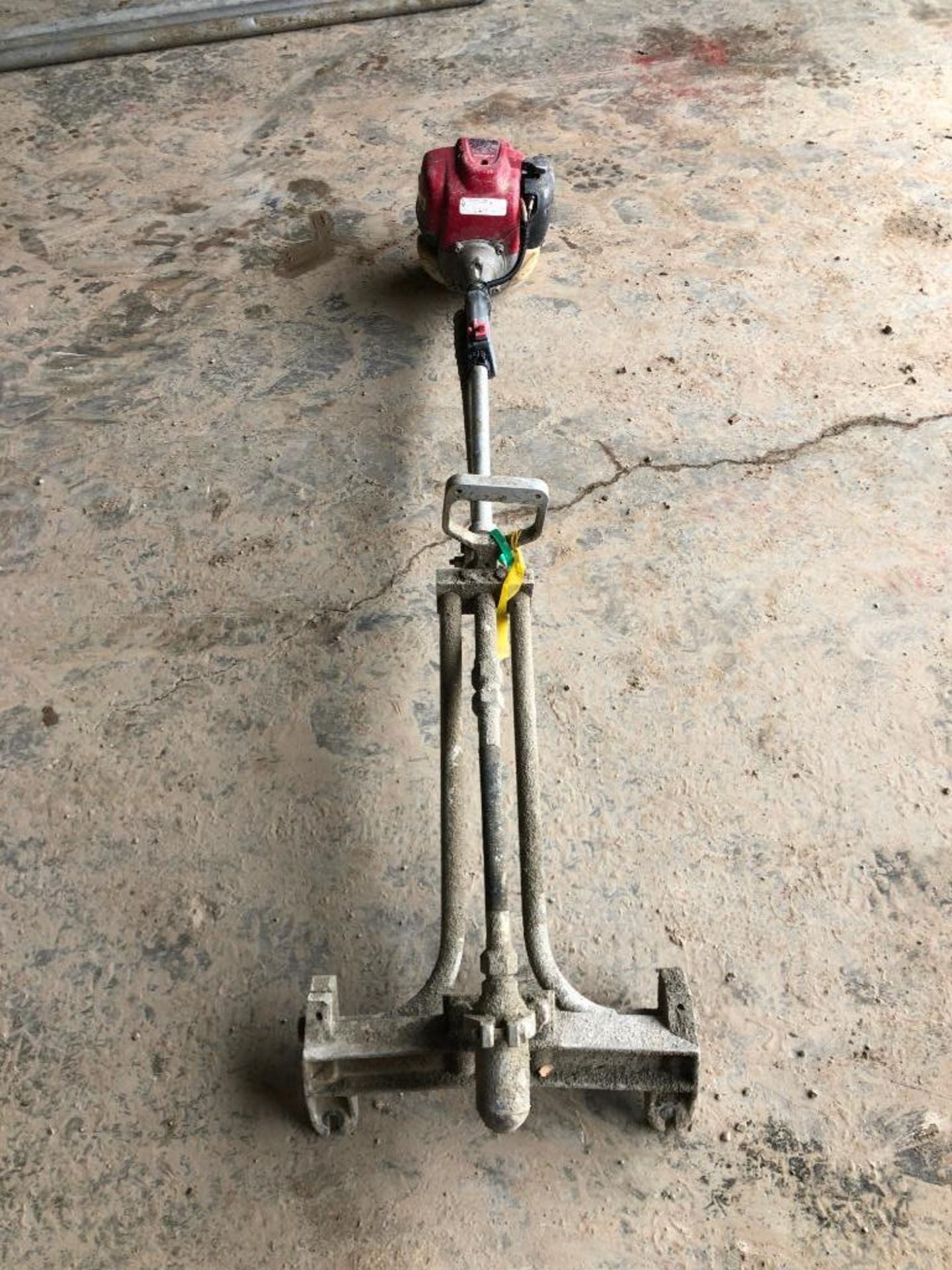 Honda Stroke 4 Vibrator Screed with 10' Board