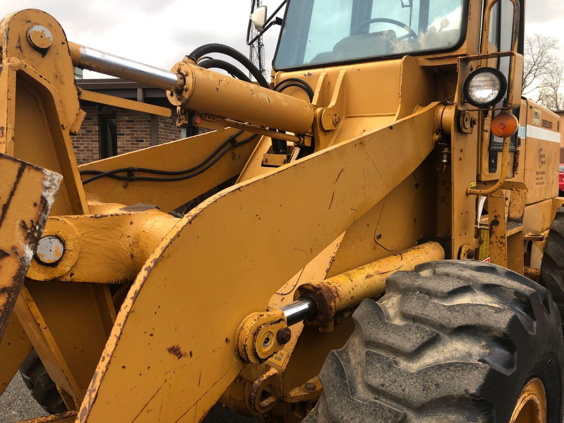 Dresser 520-B Wheel Loader w/ ACS Quick Coupler & 60"x92" Forks - Image 21 of 26