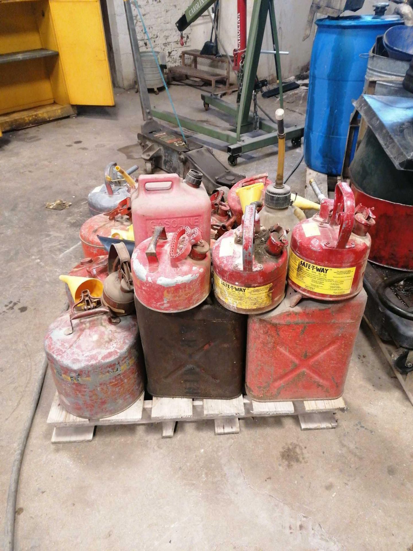 Pallet of Miscellaneous Gas Cans - Image 2 of 3
