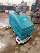 Tennant 5680 Sweeper w/ Charger