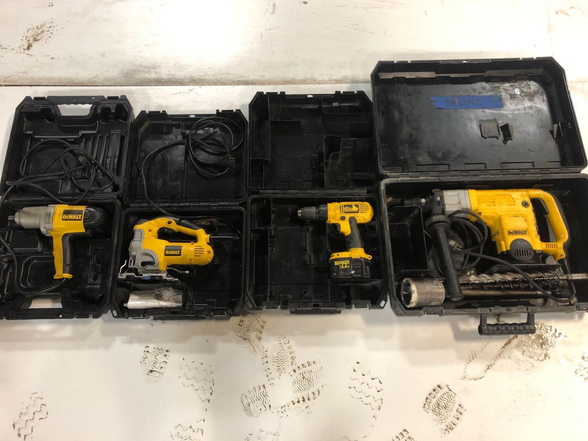 (4) DeWalt Miscellaneous Tools