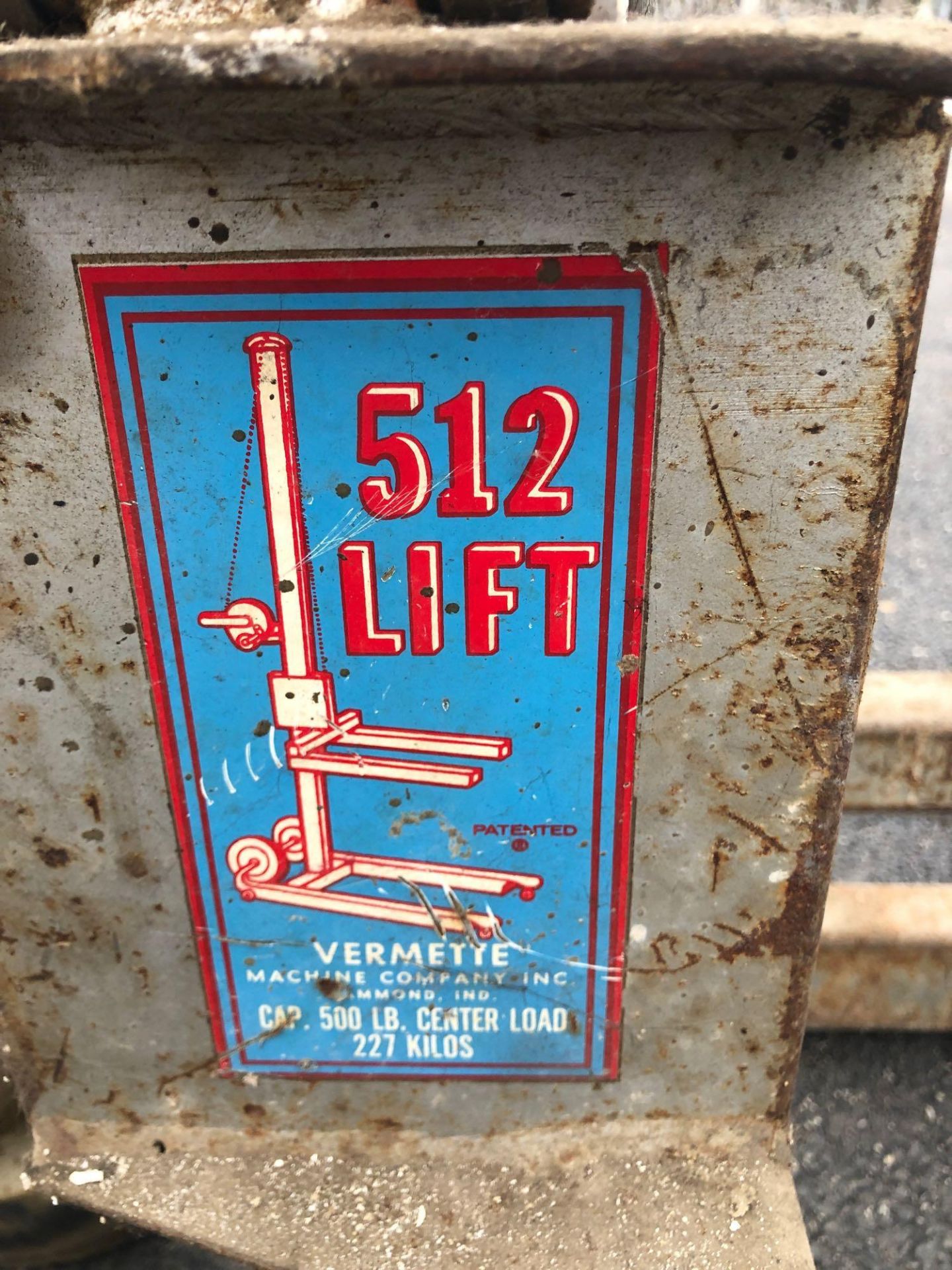 (1) 512 Lift 500# Equipment Lift & (1) Set Rolling Steps - Image 2 of 3