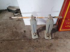 (2) Industrial Simplex No. 220 10 Ton Toe Jacks with Handle