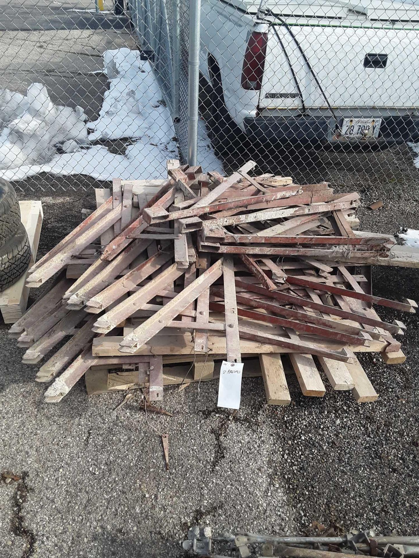 Pallet of (90) Scaffolding Brackets