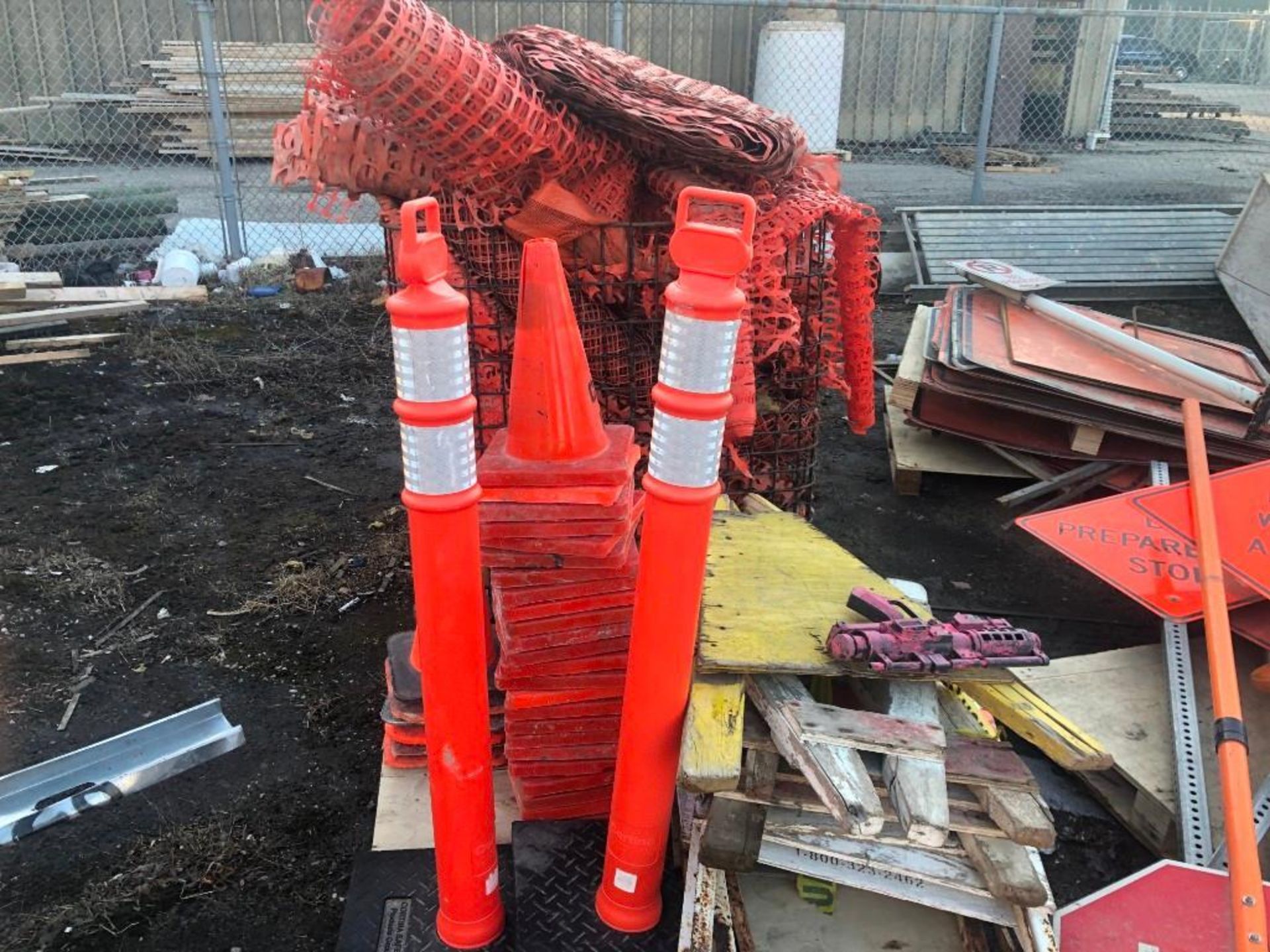 (5) Pallets Miscellaneous Caution Signs, Safety Fence & Barricades - Image 8 of 10