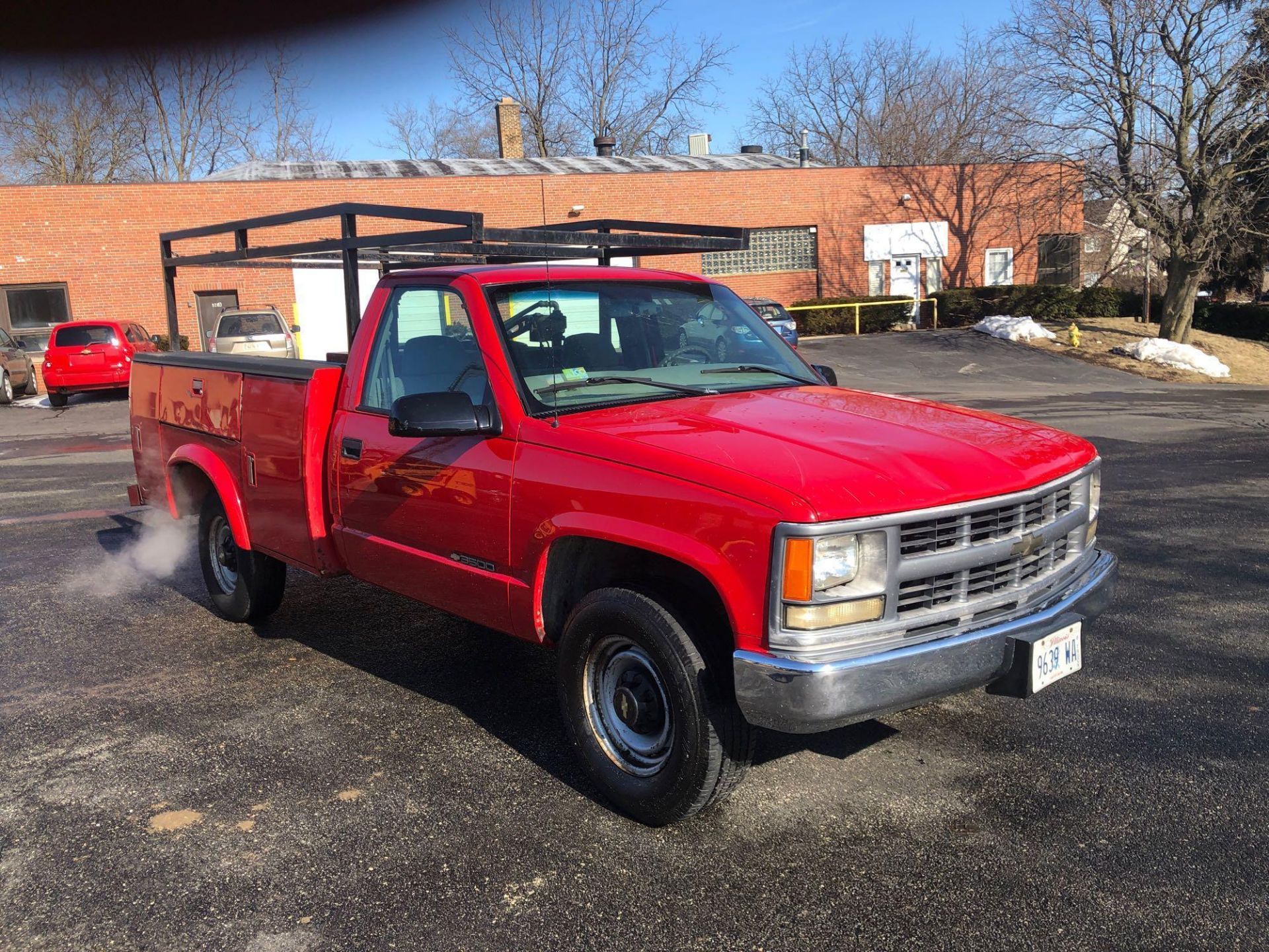 1999 GM Utility Truck with Slide Open Cap