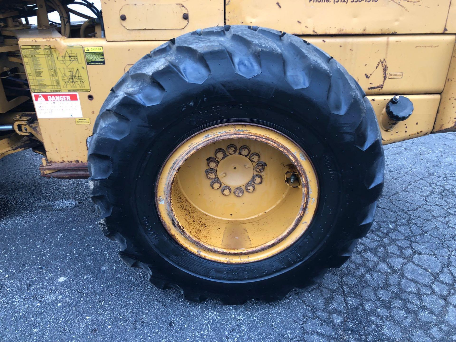 Dresser 520-B Wheel Loader w/ ACS Quick Coupler & 60"x92" Forks - Image 13 of 26