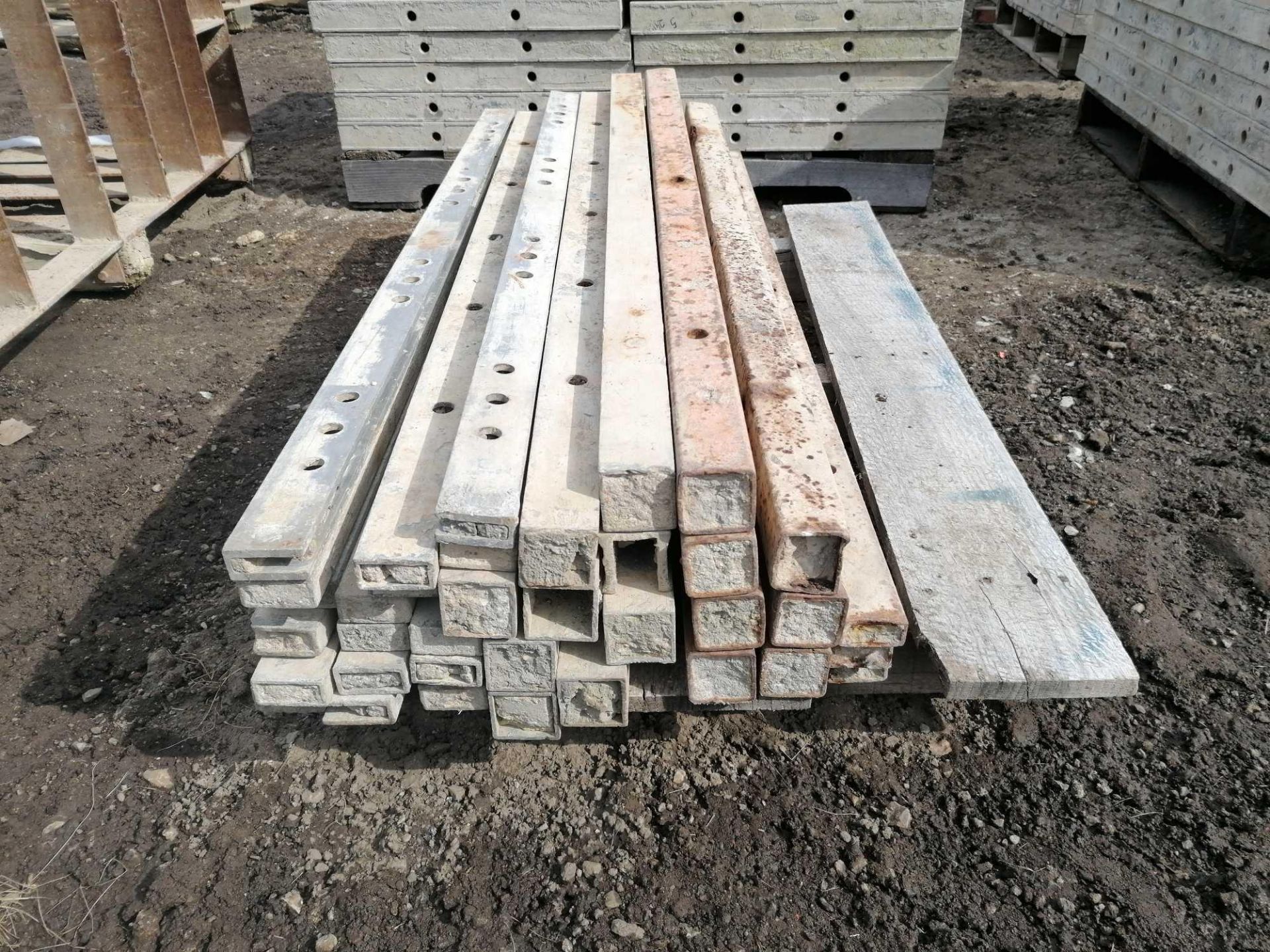 (17) 1" x 4' & (9) 2" x 4' Wall-Ties / Durand Aluminum Concrete Forms & (7) 2" x 4' & (3) 1" x 4'