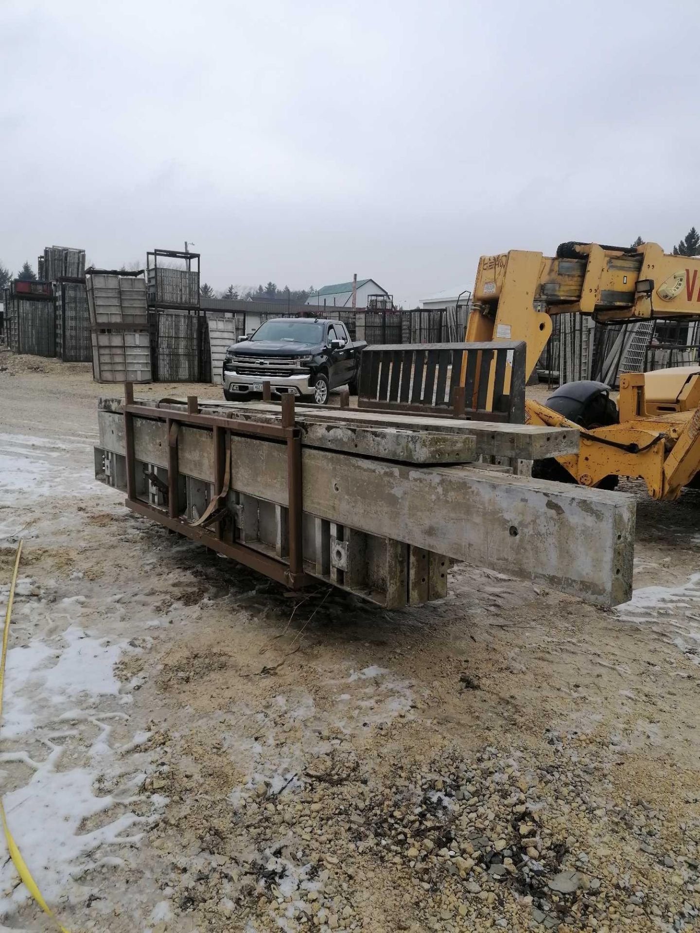 1' Aluminum Concrete Forms, (6) 13' 4" x 1' , (14) 10' 8" x 1' , (2) 16' x 1'Ê Located in Waldo, WI