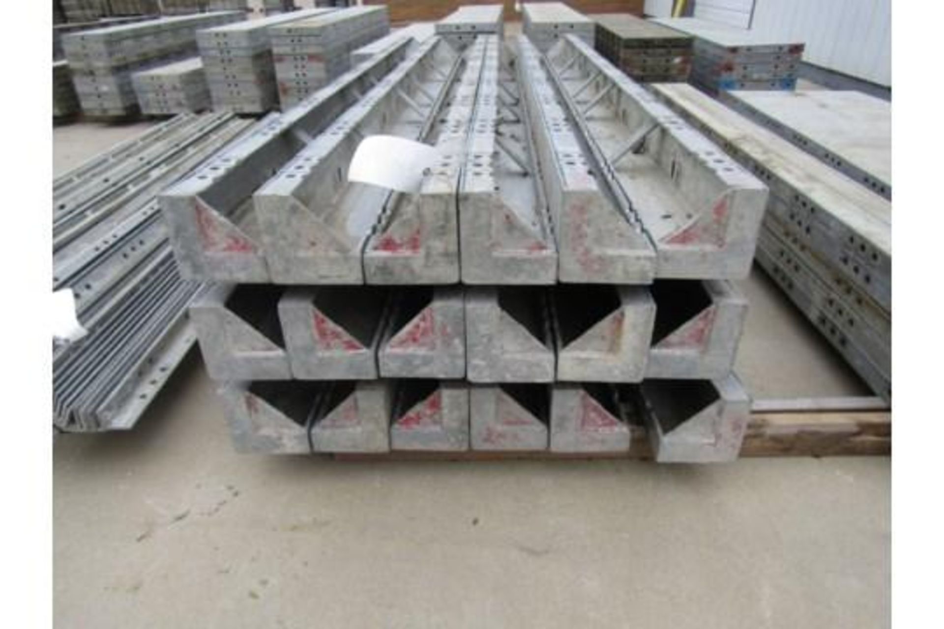 (6) 6" x 6" x 9' ISC Western Elite Aluminum Concrete Forms, Inside Corner Smooth 6-12 Hole Pattern