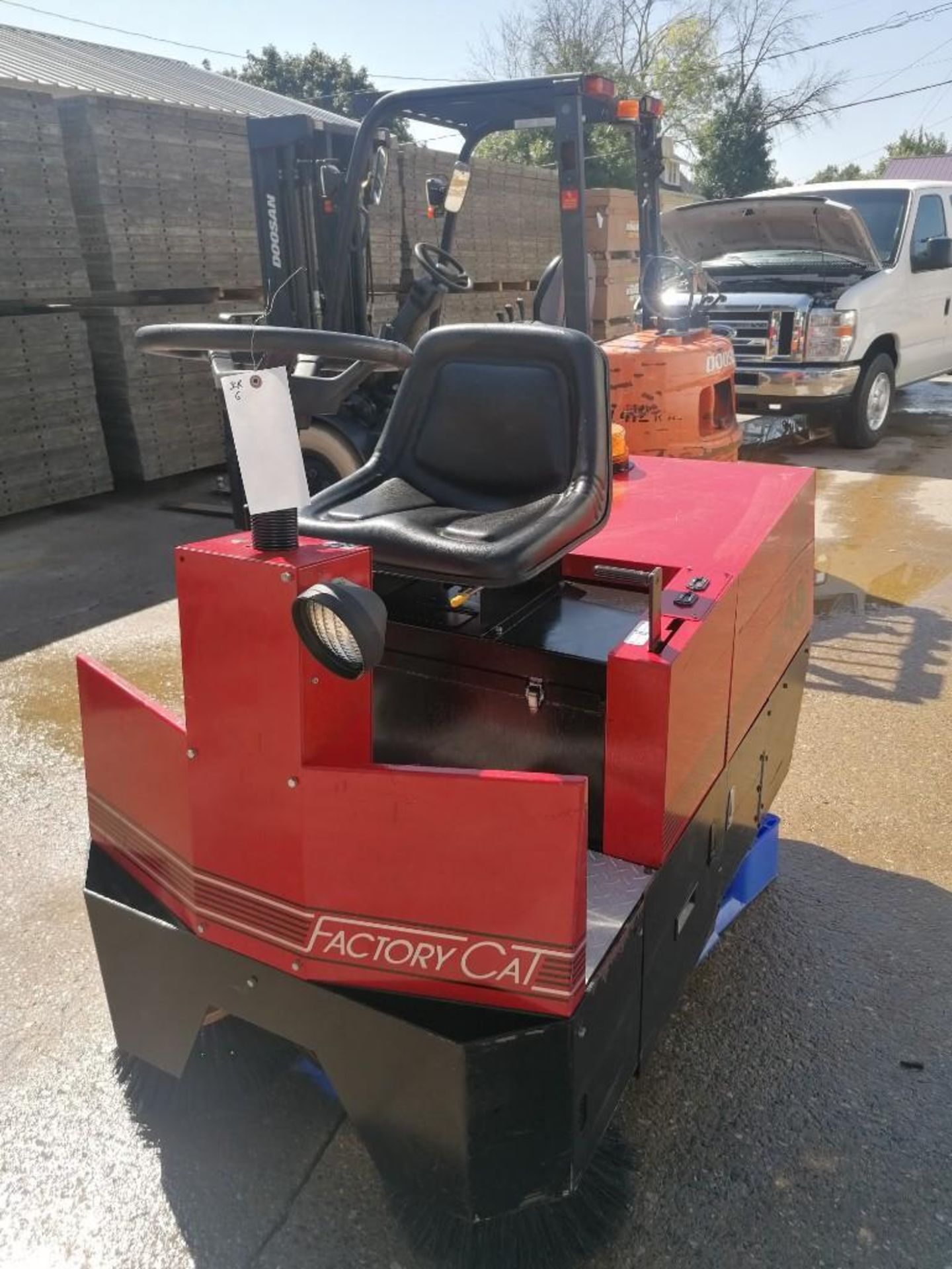 Factory Cat 48 Industrial Sweeper, Serial #JE48-5705, 137 Hours, Model 48. Located at 301 E Henry - Image 2 of 9