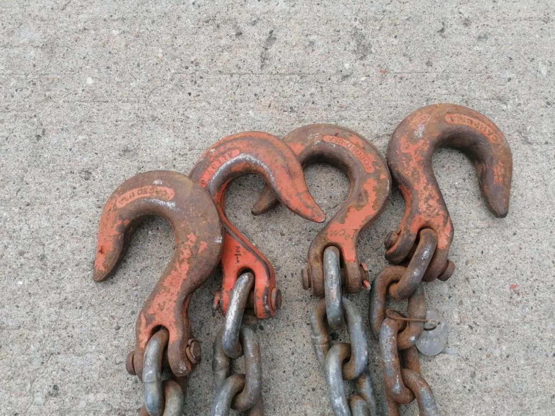 (4) 1/2" USA 9' Chain with hook. Located at 301 E Henry Street, Mt. Pleasant, IA 52641. - Image 3 of 3