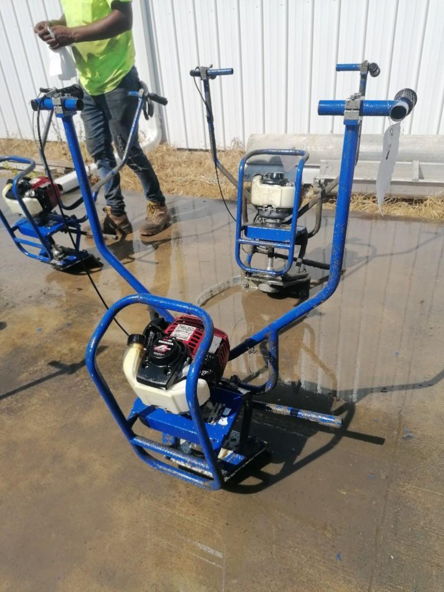 Shockwave Power Screed with Honda GX35 Motor, Serial #4233, 23.3 Hours. Located at 301 E Henry