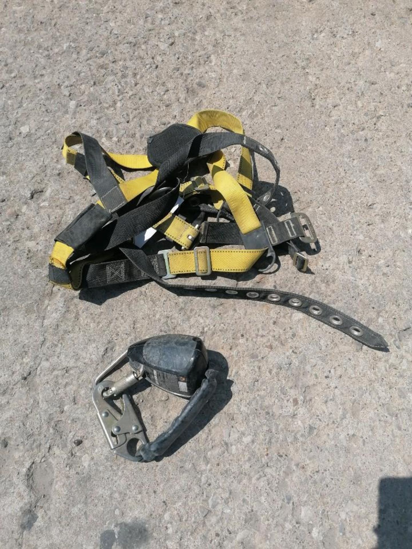 (2) Harnesses & (2) Self-Retracting Lifeline Cable. Located at 301 E Henry Street, Mt. Pleasant, - Image 2 of 3