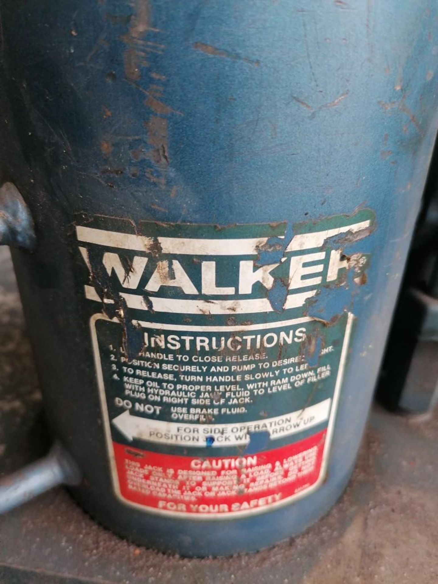 (1) WALKER 30 TON Bottle Jack. Located at 301 E Henry Street, Mt. Pleasant, IA 52641. - Image 2 of 2