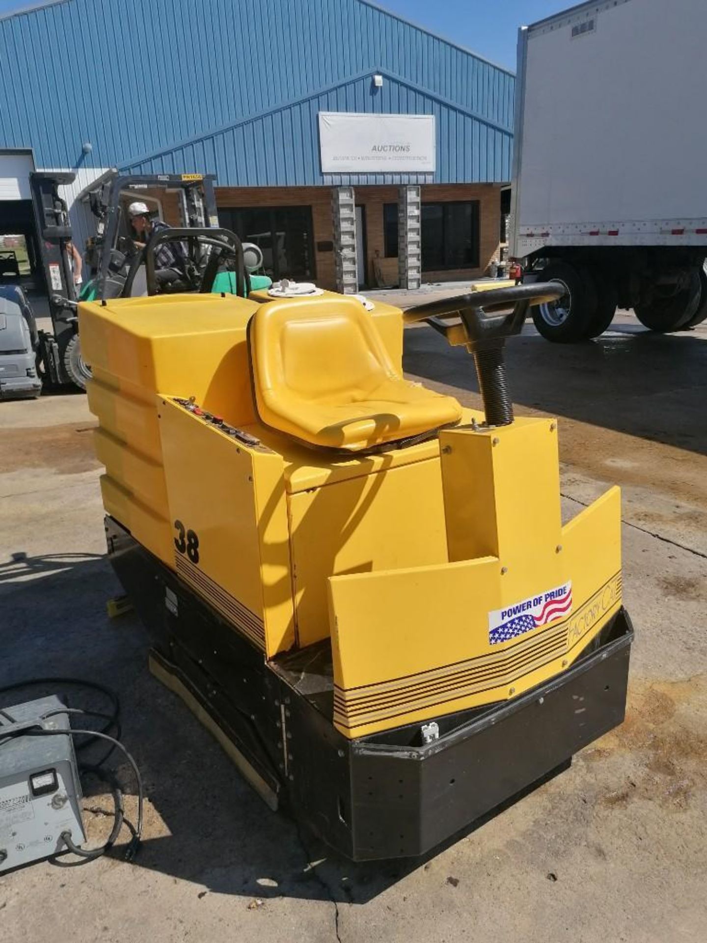 Factory Cat 38 Industrial Sweeper, Serial #JR38-2013, 2059 Hours, Model 38, with R.P.S Corporation - Image 2 of 11