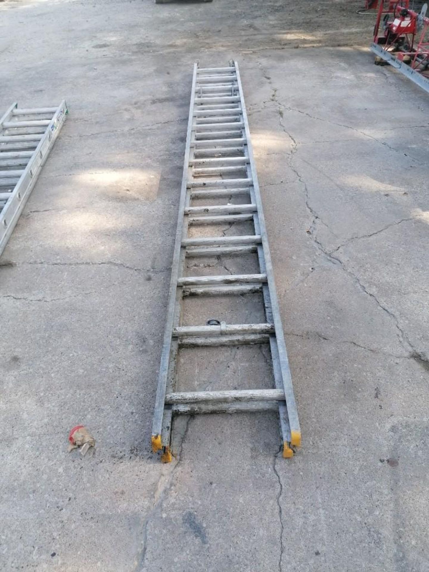 (1) 28' Louisville Aluminum Extension Ladder. Located at 301 E Henry Street, Mt. Pleasant, IA - Image 2 of 4