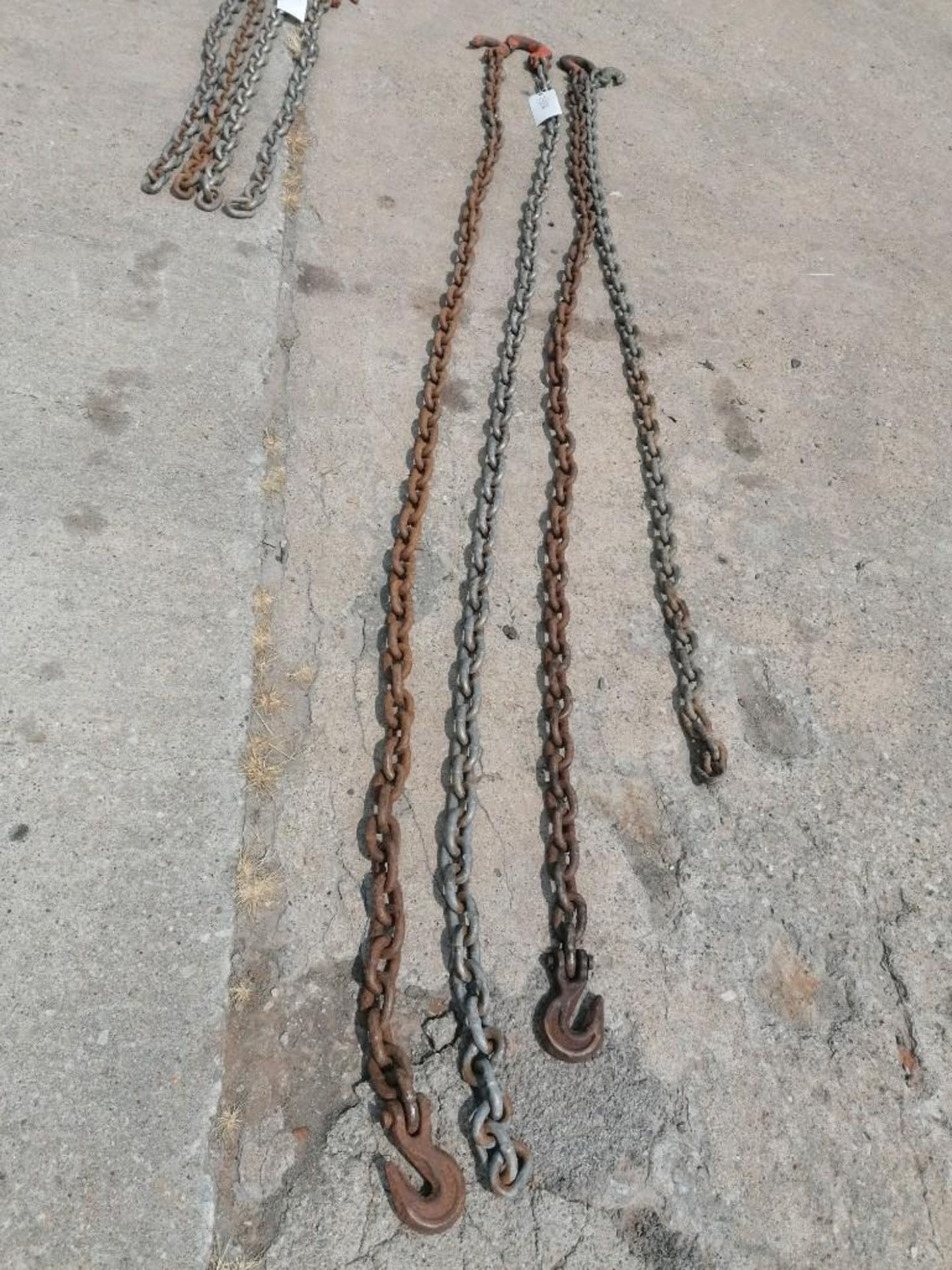 (3) 1/2" USA 9' & (1) 1/2" USA 8' Chain with Hook. Located at 301 E Henry Street, Mt. Pleasant, IA - Image 3 of 3