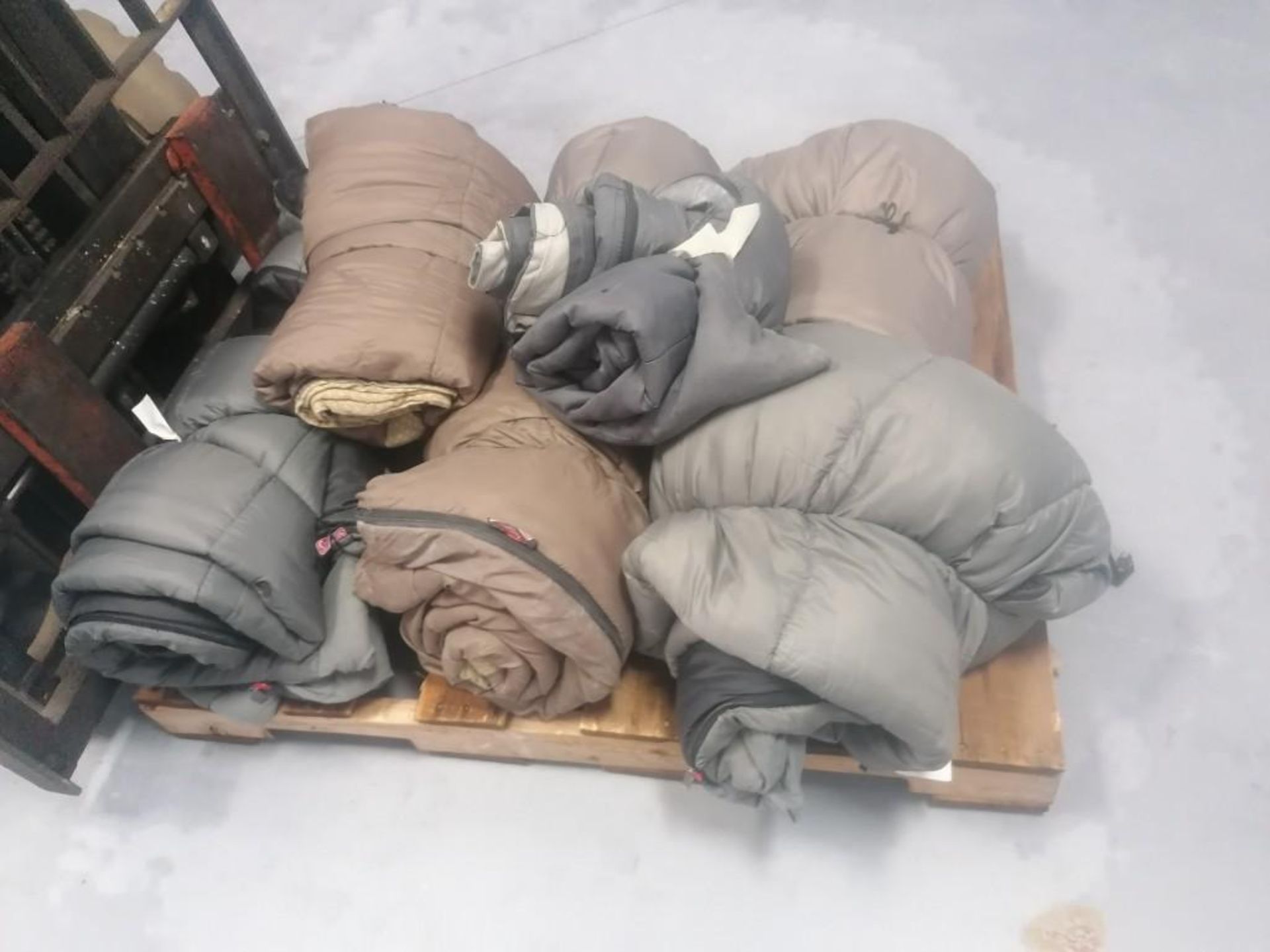 (8) Sleeping Bags. Located at 301 E Henry Street, Mt. Pleasant, IA 52641. - Image 2 of 2