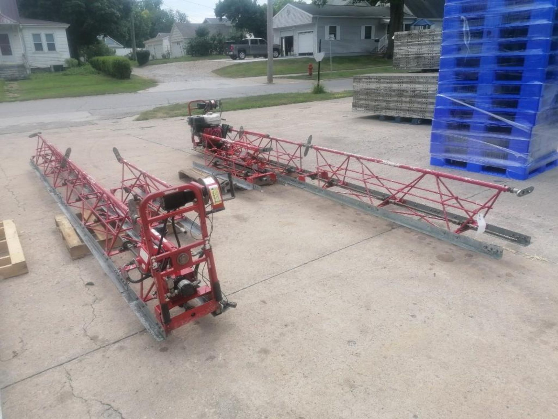 49' Allen Razorback Hydraulic Truss Screed with Honda GX270 Engine. Located at 301 E Henry Street,