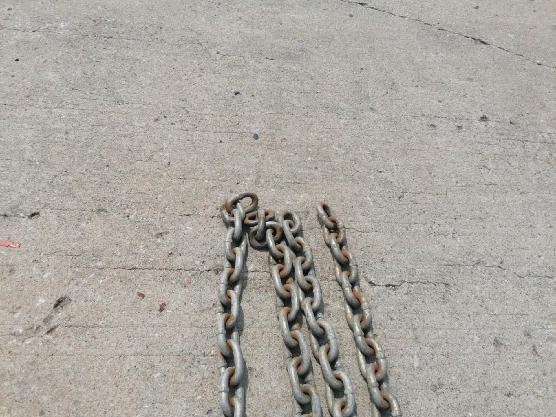 (4) 1/2" USA 4' Chain with hook. Located at 301 E Henry Street, Mt. Pleasant, IA 52641. - Image 3 of 3