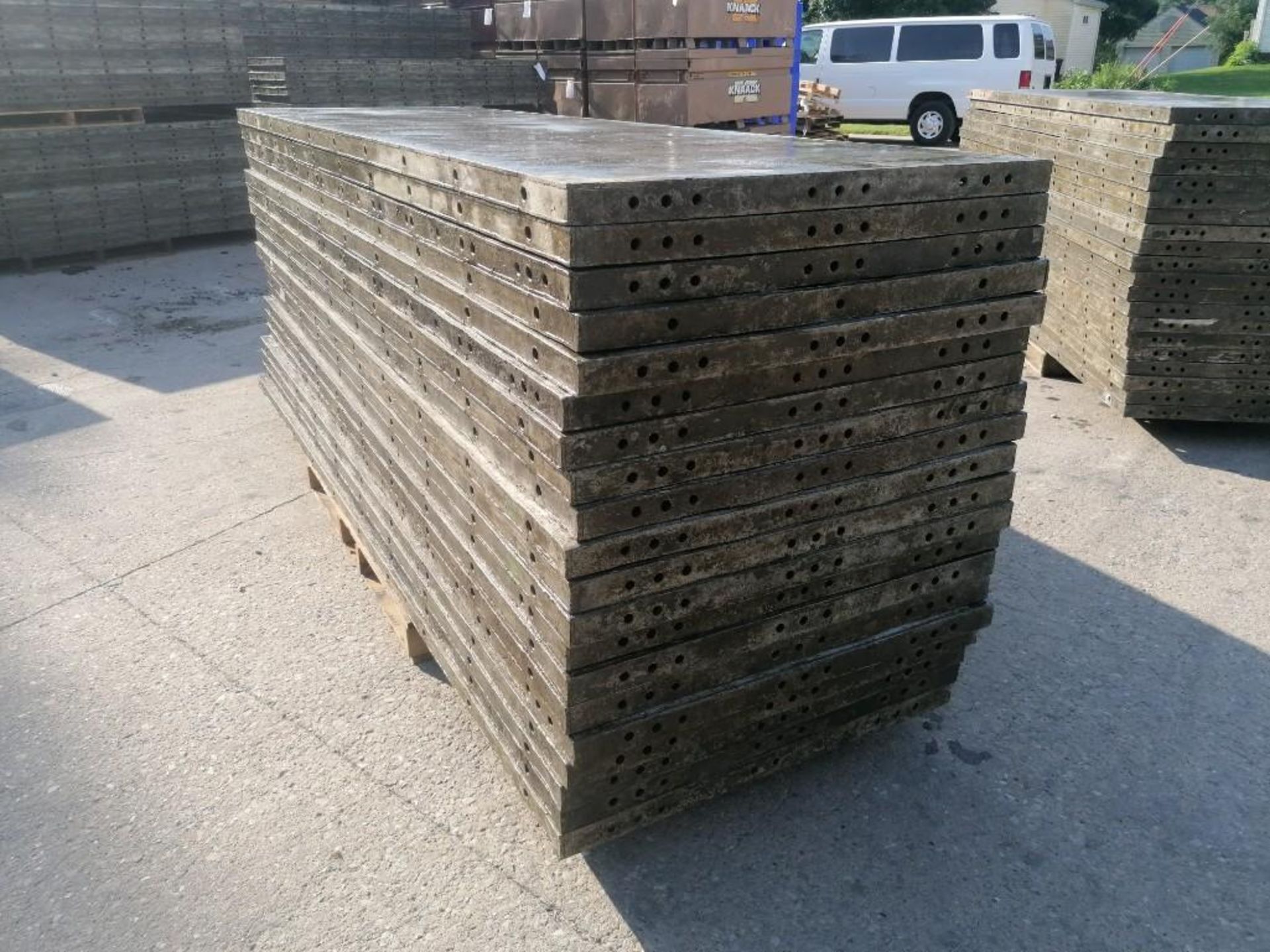 (20) 3' x 10' Wall-Ties Aluminum Concrete Forms, Smooth 6-12 Hole Pattern. Located at 301 E Henry - Image 3 of 7