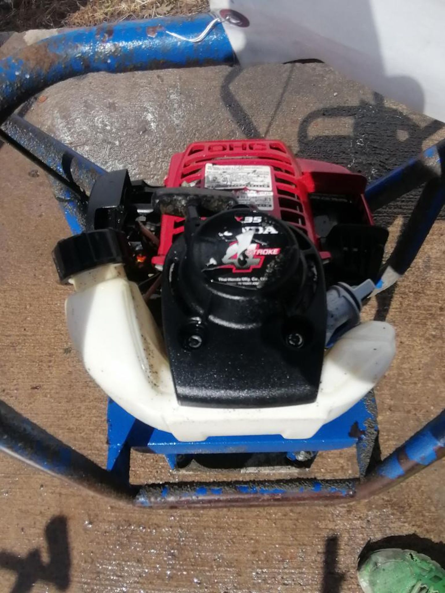 Shockwave Power Screed with Honda GX35 Motor. Serial #2516, 119.4 Hours. Located in Mt. Pleasant, - Image 2 of 4