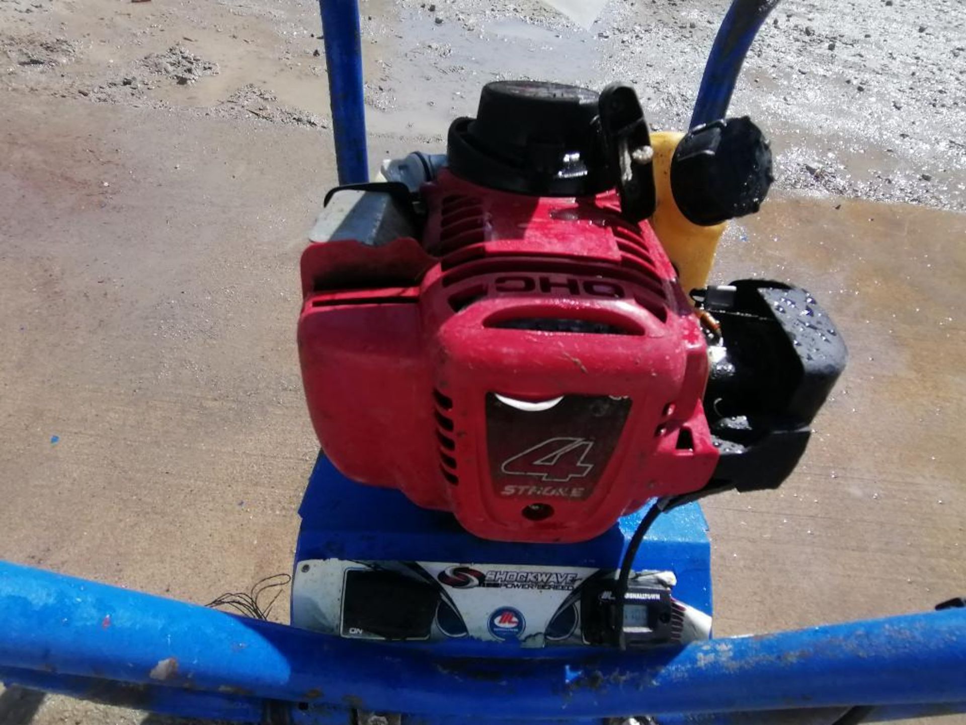 Shockwave Power Screed with Honda GX35 Motor. Serial #4436, 110 Hours. Located in Mt. Pleasant, IA - Image 4 of 6