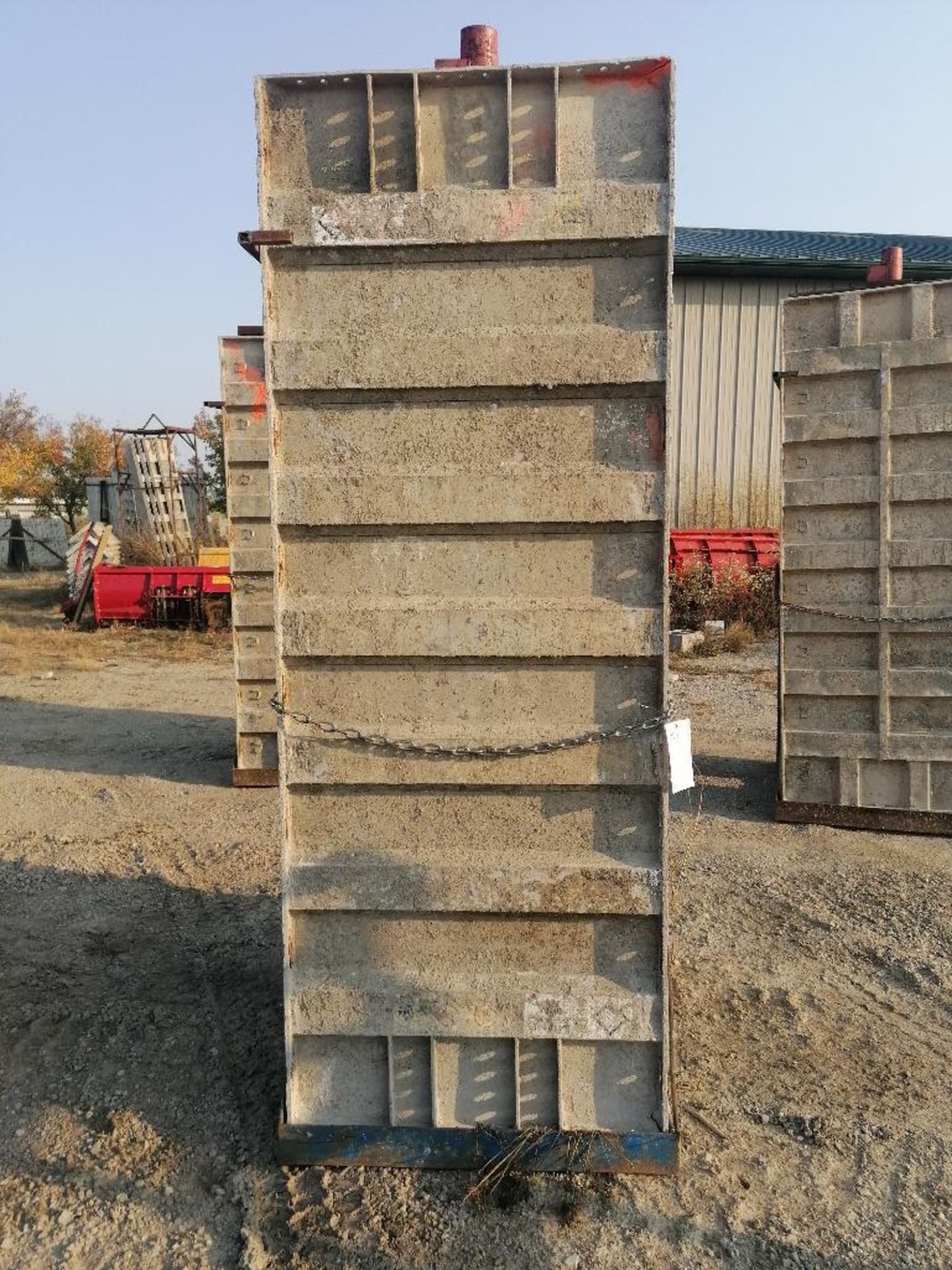 (16) 36" x 8' Smooth Aluminum Concrete Forms 6-12 Hole Pattern, Bell Basket included. Located in - Bild 5 aus 7