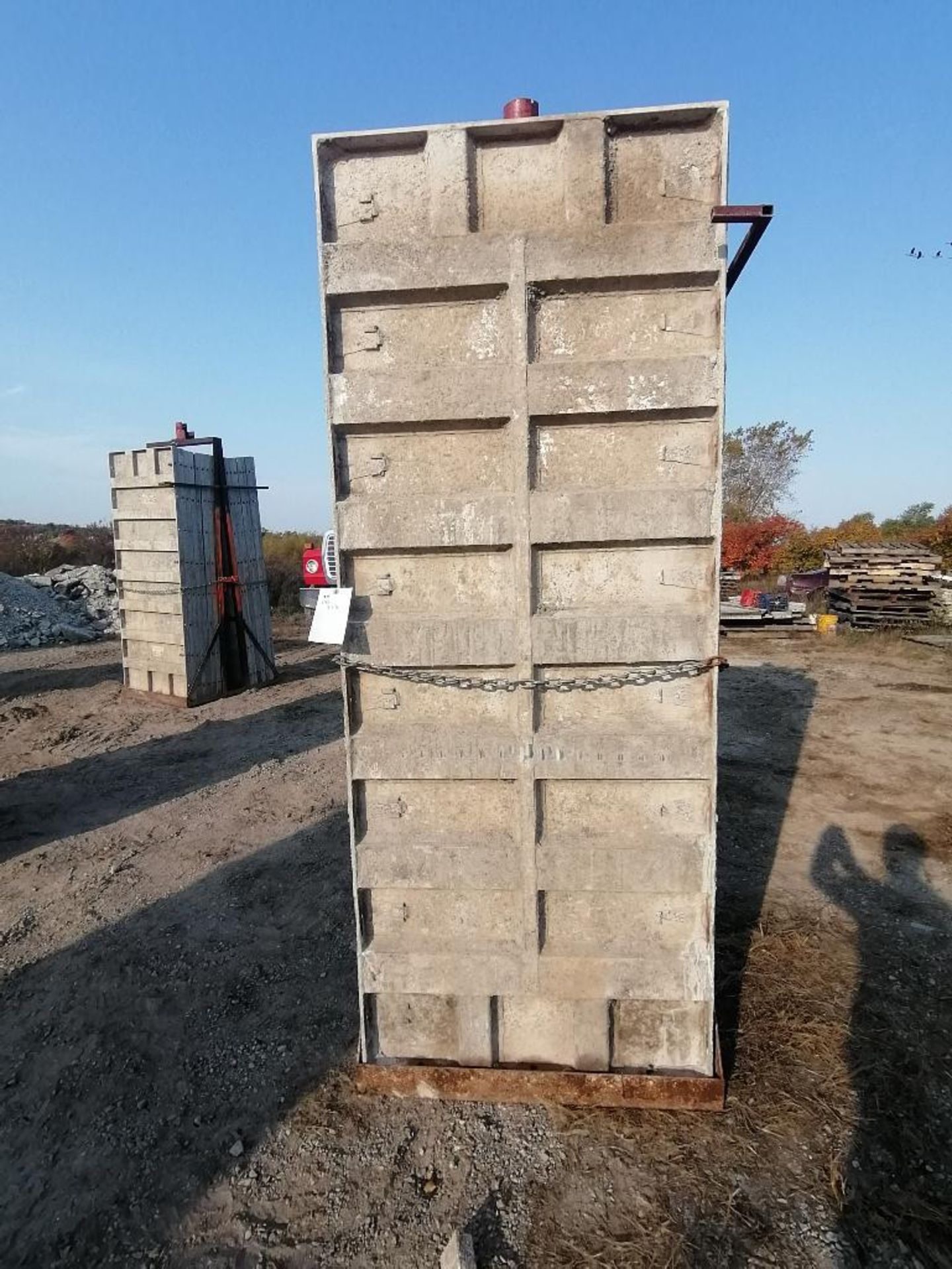 (16) 36" x 8' Smooth Aluminum Concrete Forms 6-12 Hole Pattern, Bell Basket included. Located in - Bild 6 aus 9