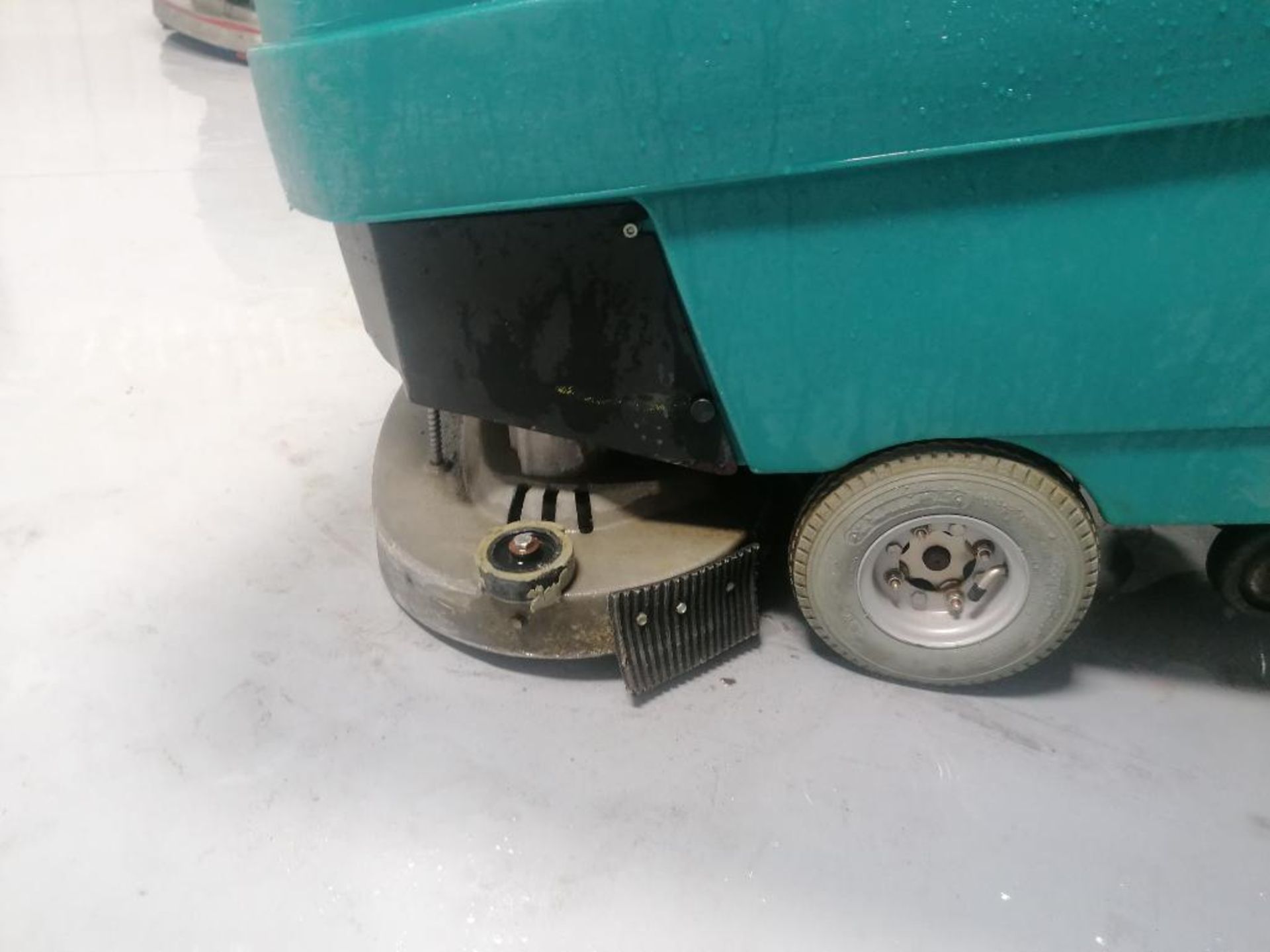 Tennant 5400 Floor Scrubber, Serial #540010203098, 24 Volts. Located in Mt. Pleasant, IA. - Image 14 of 17