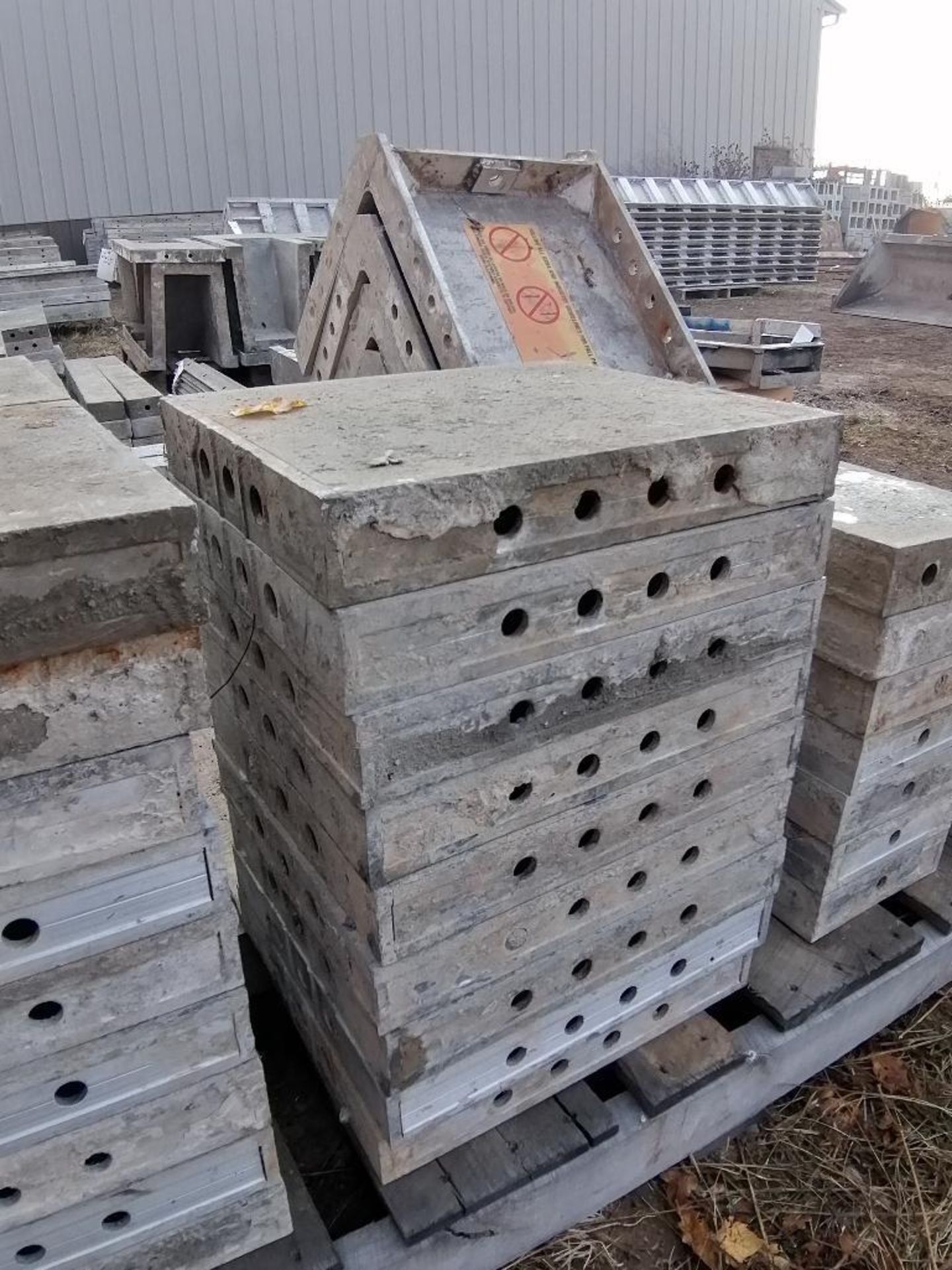 (1) Pallet of Assorted 1' Cap Aluforms Smooth Aluminum Concrete Forms, Triple Punch. (3) 32" x - Image 18 of 27