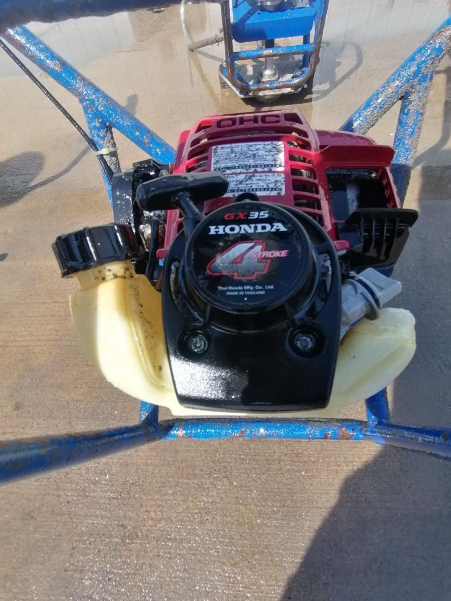 Shockwave Power Screed with Honda GX35 Motor. Serial #3808, 130.2 Hours. Located in Mt. Pleasant, - Bild 2 aus 8