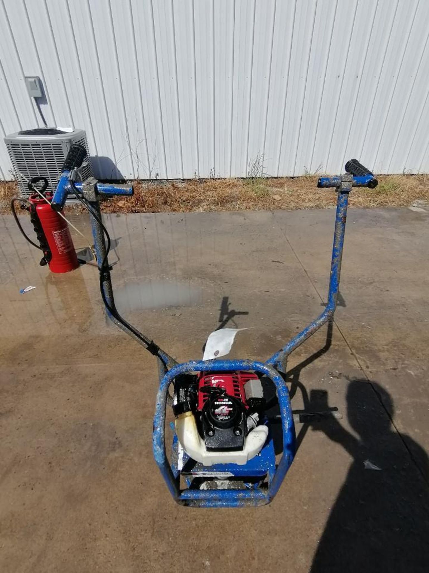 Shockwave Power Screed with Honda GX35 Motor. Serial #5903, 52 Hours. Located in Mt. Pleasant, IA - Image 8 of 8